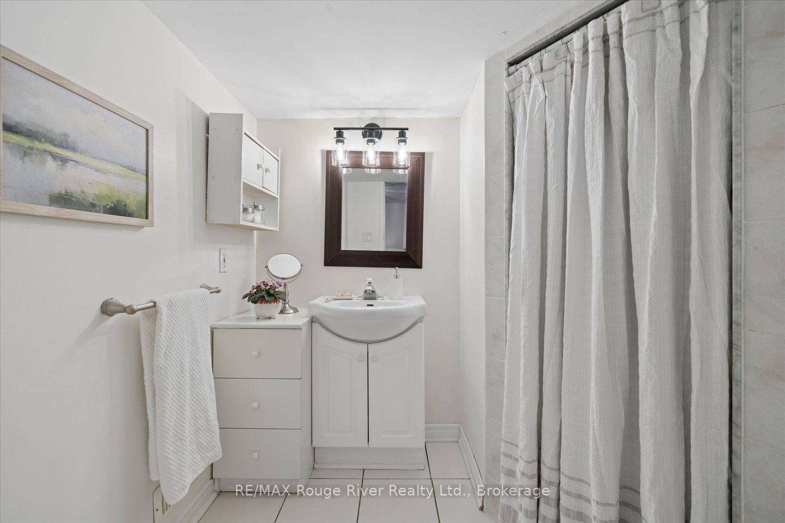 Photo 42 of 702 Gilbert Street W, Whitby, Downtown Whitby — HOMEH