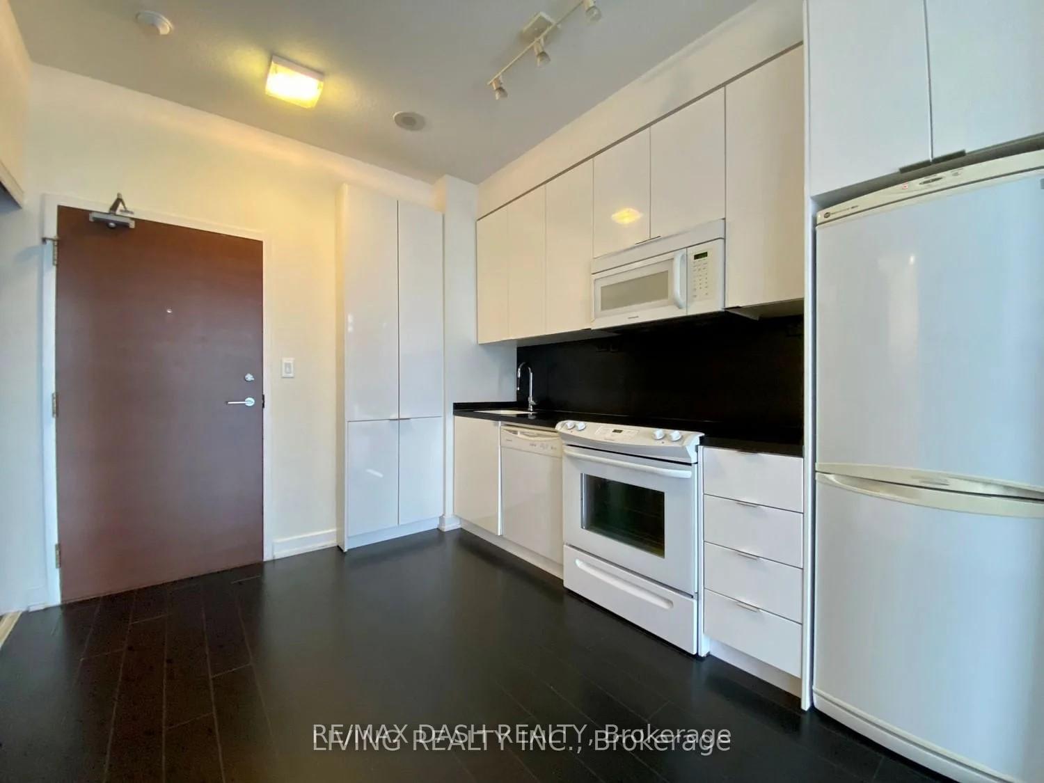 Photo 4 of Unit 2003, 15 Iceboat Terrace, Toronto, Waterfront Communities — HOMEH