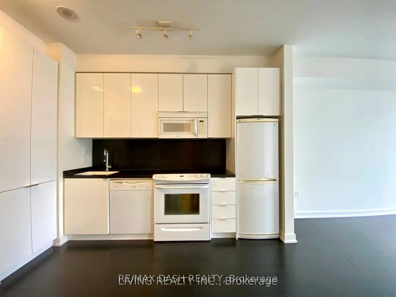 Photo 6 of Unit 2003, 15 Iceboat Terrace, Toronto, Waterfront Communities — HOMEH