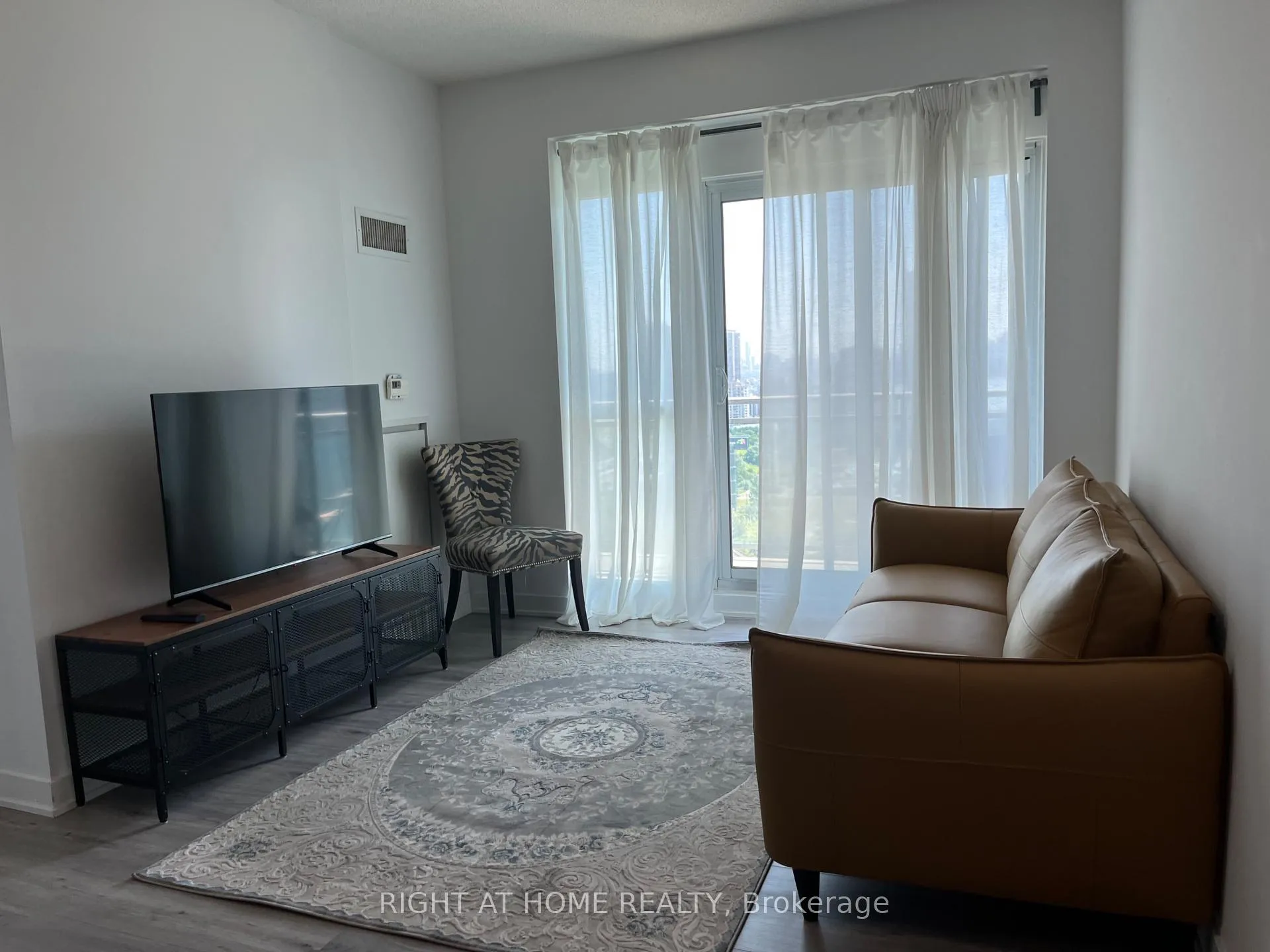 Photo 13 of 165 Legion Road, Etobicoke, Mimico — HOMEH