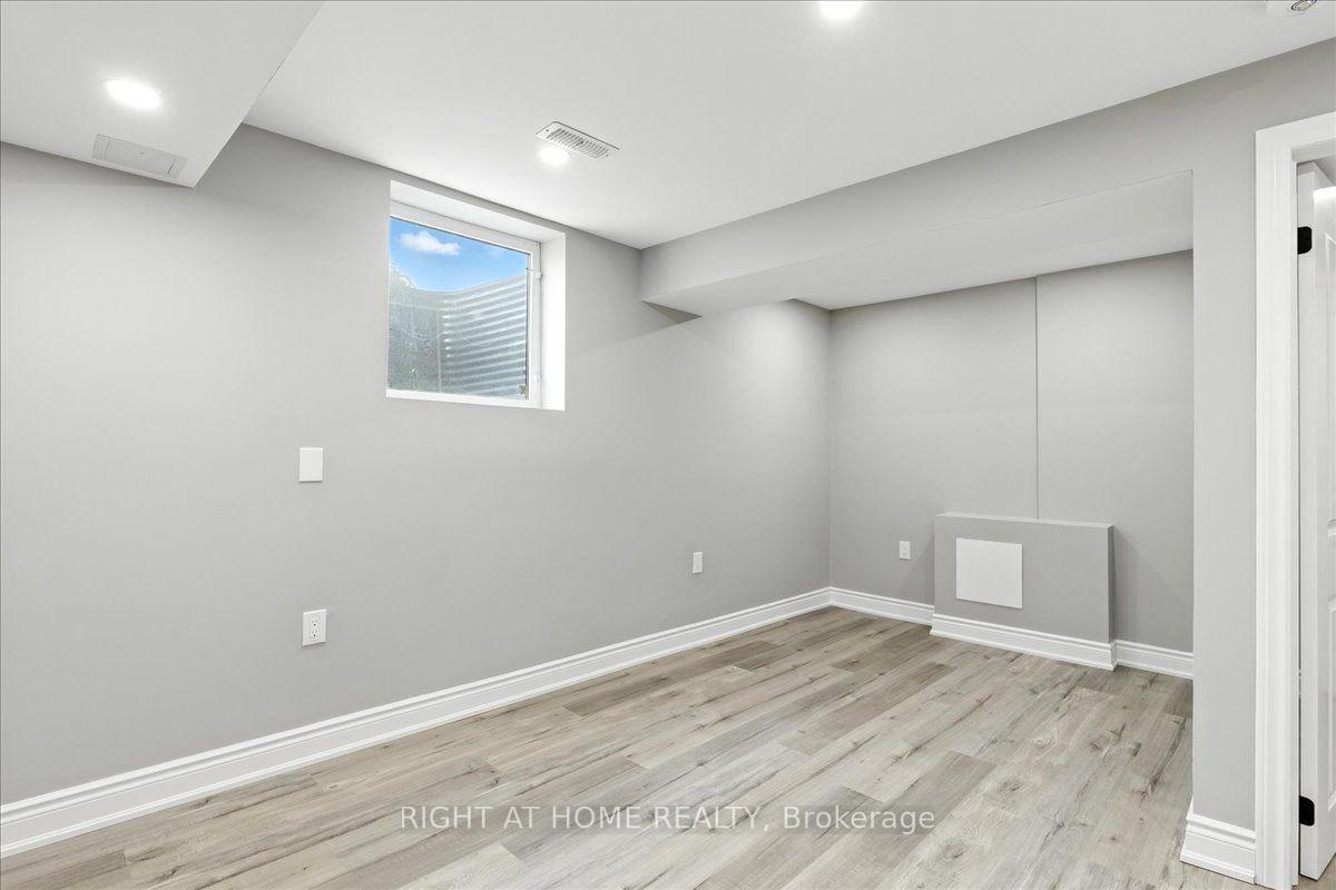 Photo 4 of 1 Lorilee Crescent, Kitchener, Forest Heights — HOMEH