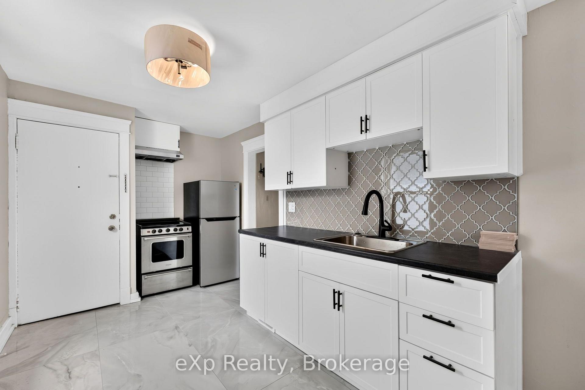 Photo 4 of 31 Waterloo Street S, Stratford — HOMEH