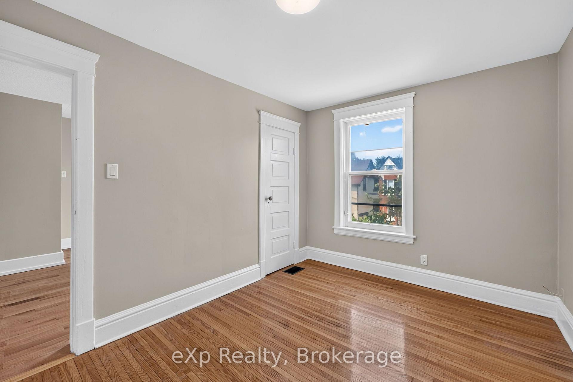 Photo 11 of 31 Waterloo Street S, Stratford — HOMEH