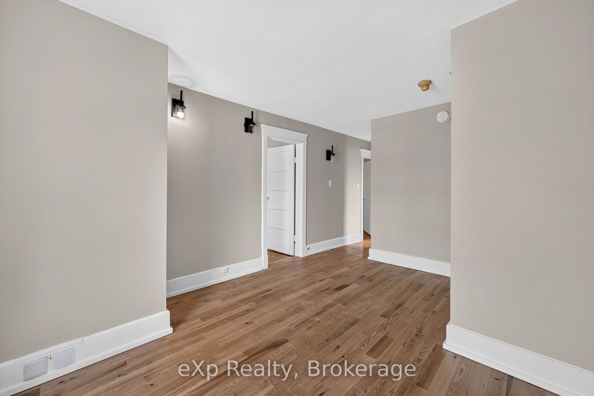 Photo 13 of 31 Waterloo Street S, Stratford — HOMEH
