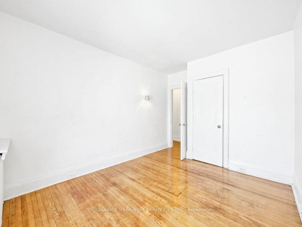 Photo 4 of Unit 5, 12 Kendal Avenue, Toronto, The Annex — HOMEH