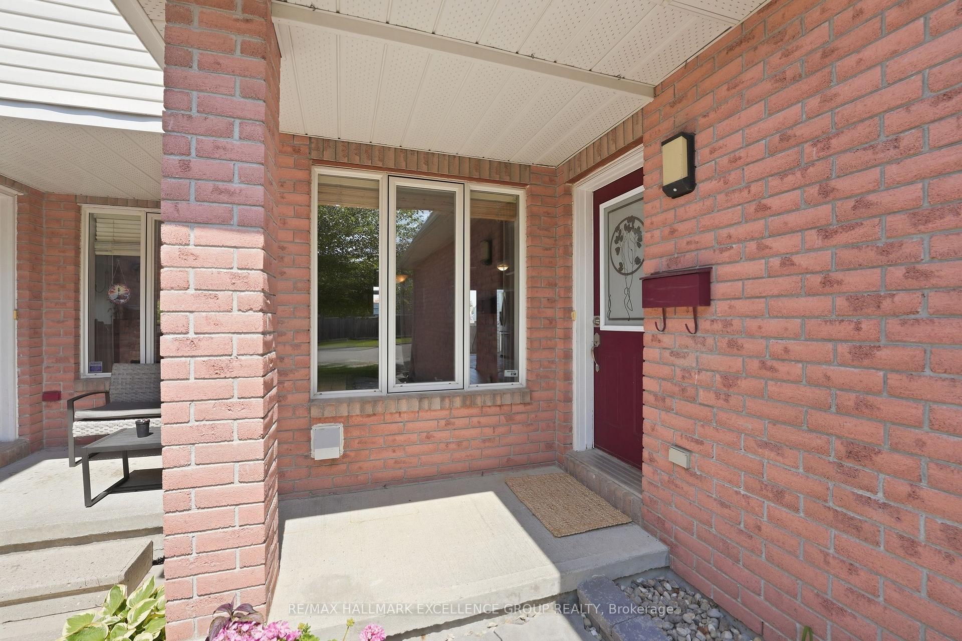 Photo 3 of 887 Nesting Way, Ottawa, Fallingbrook/Gardenway South — HOMEH