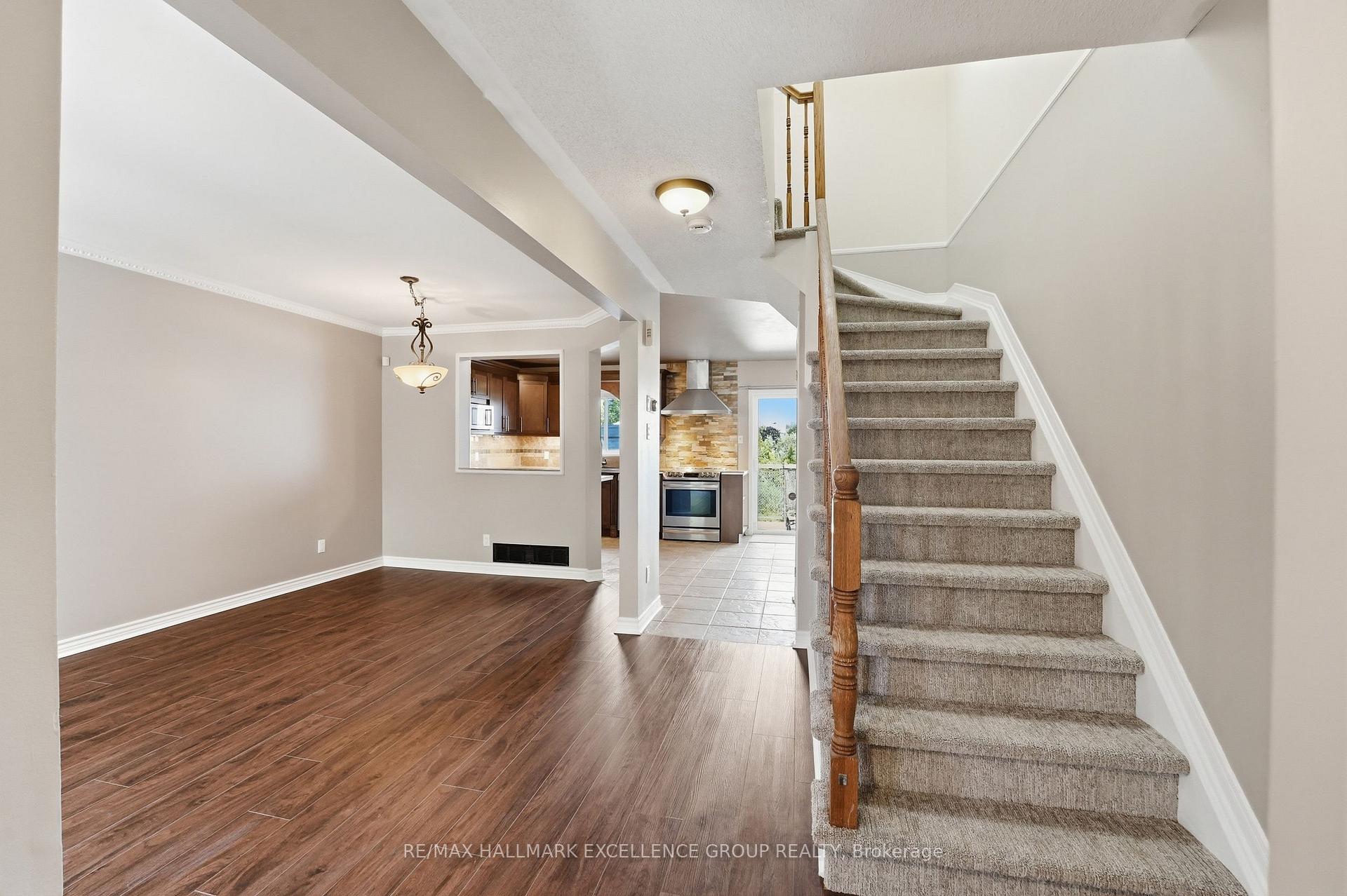 Photo 7 of 887 Nesting Way, Ottawa, Fallingbrook/Gardenway South — HOMEH