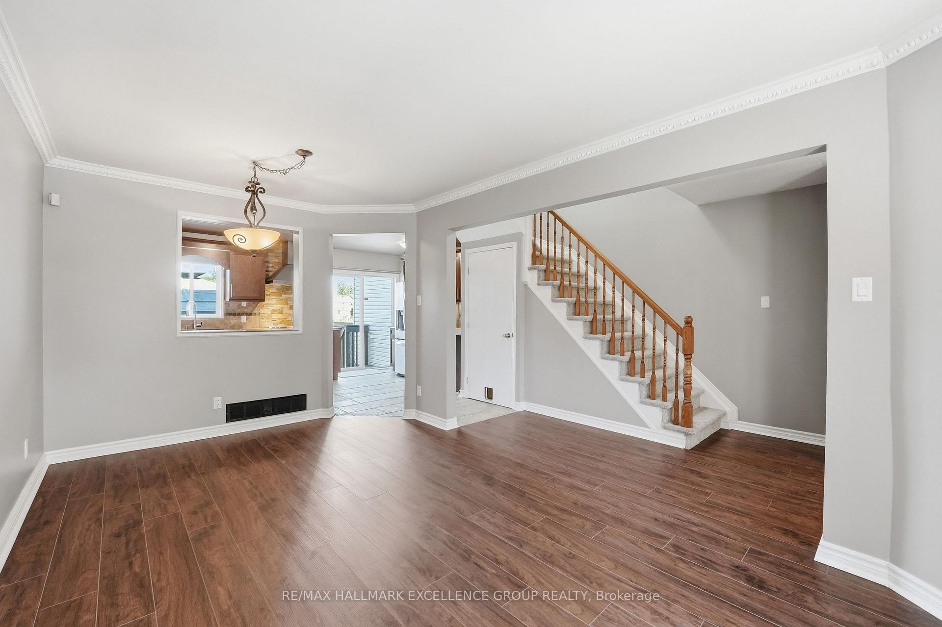Photo 12 of 887 Nesting Way, Ottawa, Fallingbrook/Gardenway South — HOMEH