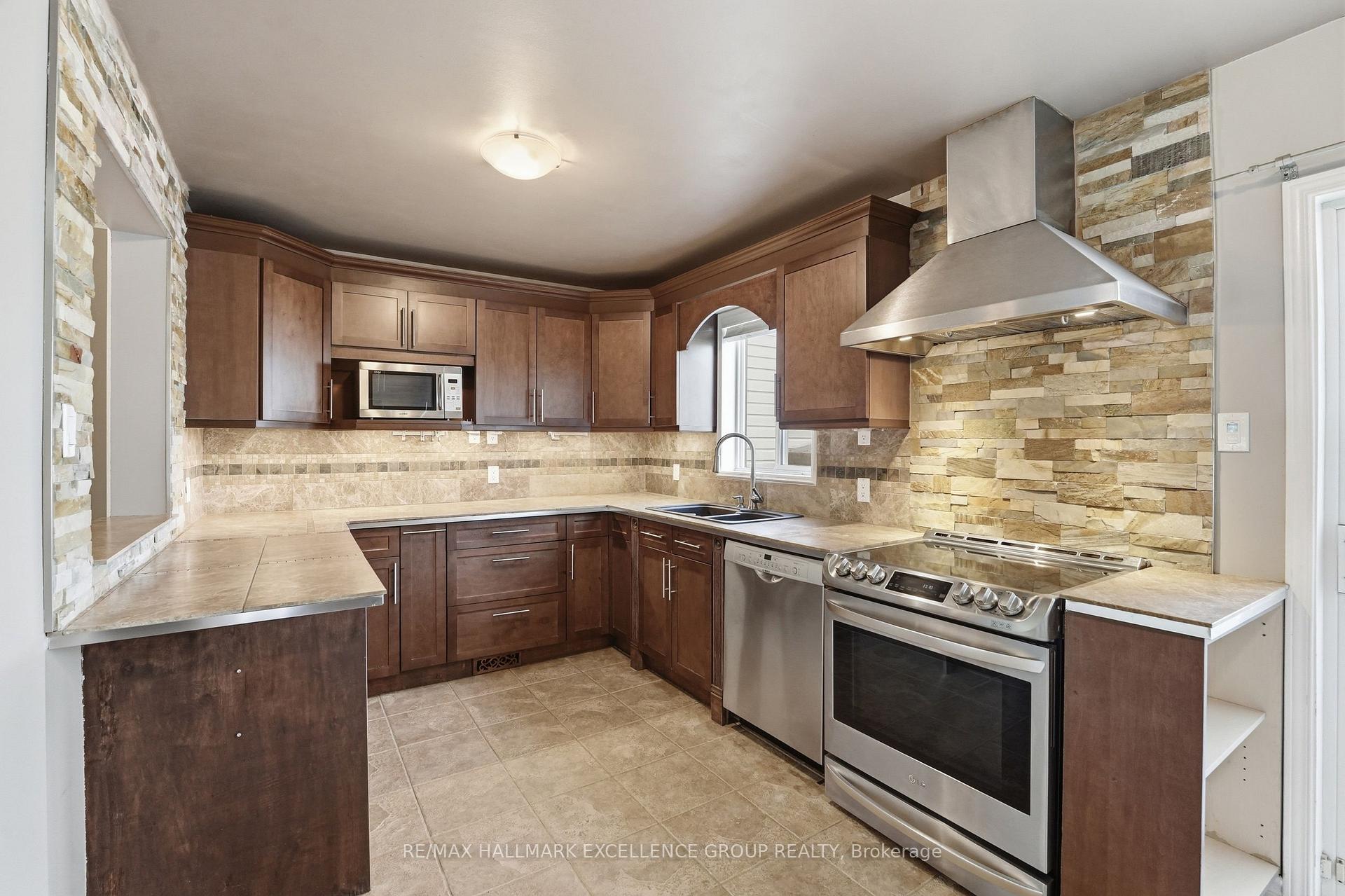Photo 16 of 887 Nesting Way, Ottawa, Fallingbrook/Gardenway South — HOMEH