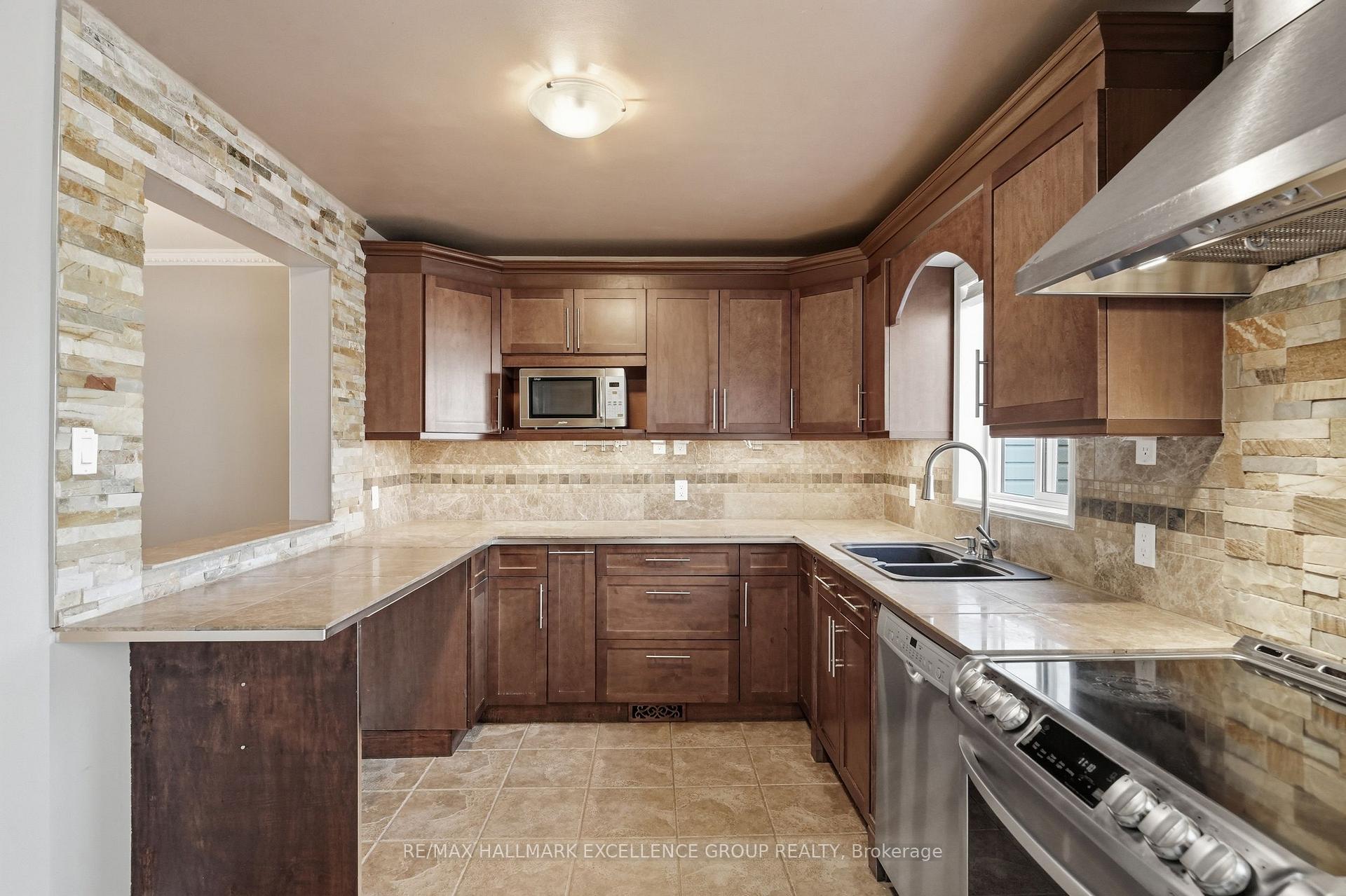 Photo 17 of 887 Nesting Way, Ottawa, Fallingbrook/Gardenway South — HOMEH