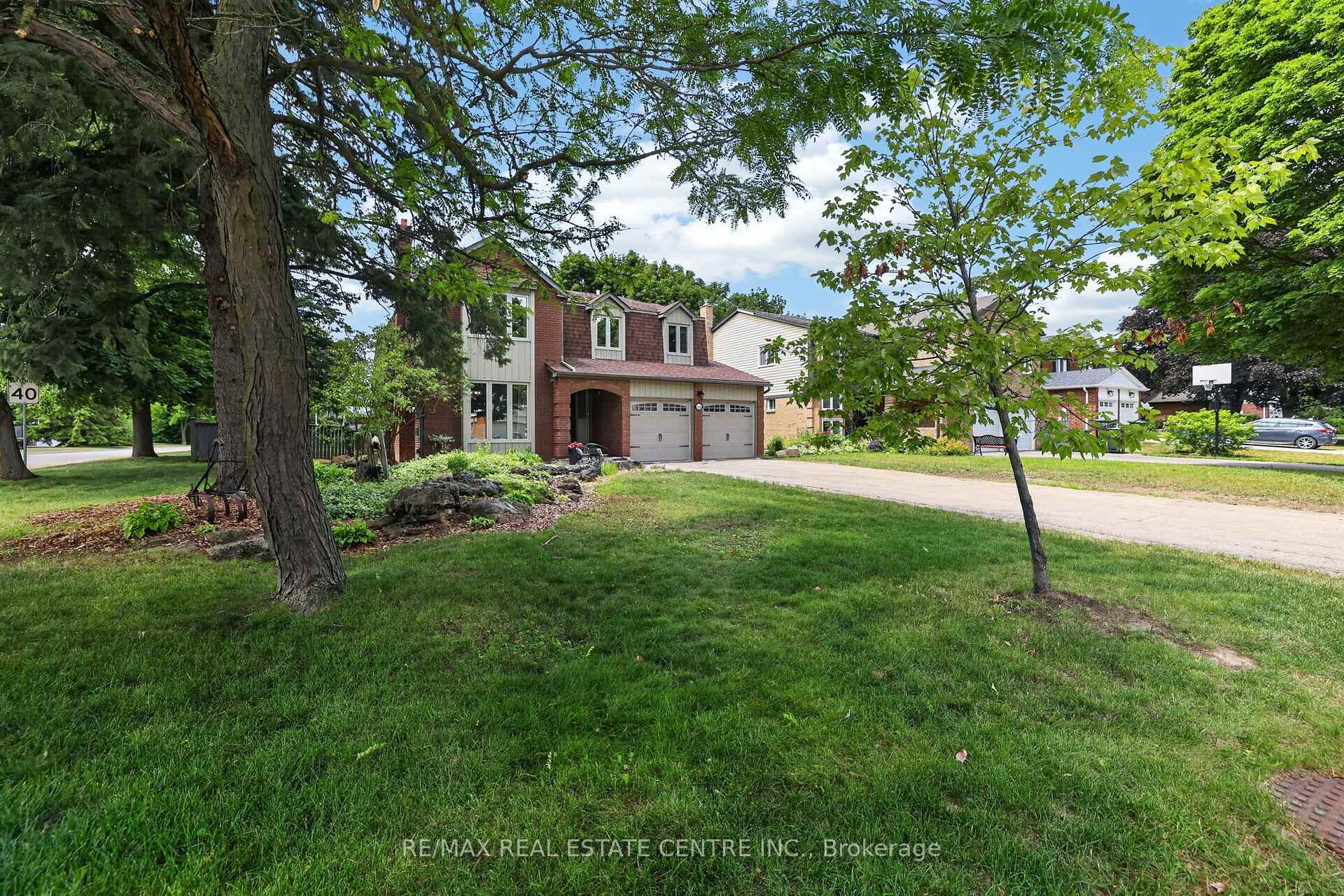 Photo 3 of 324 Hersey Crescent, Caledon, Bolton North — HOMEH