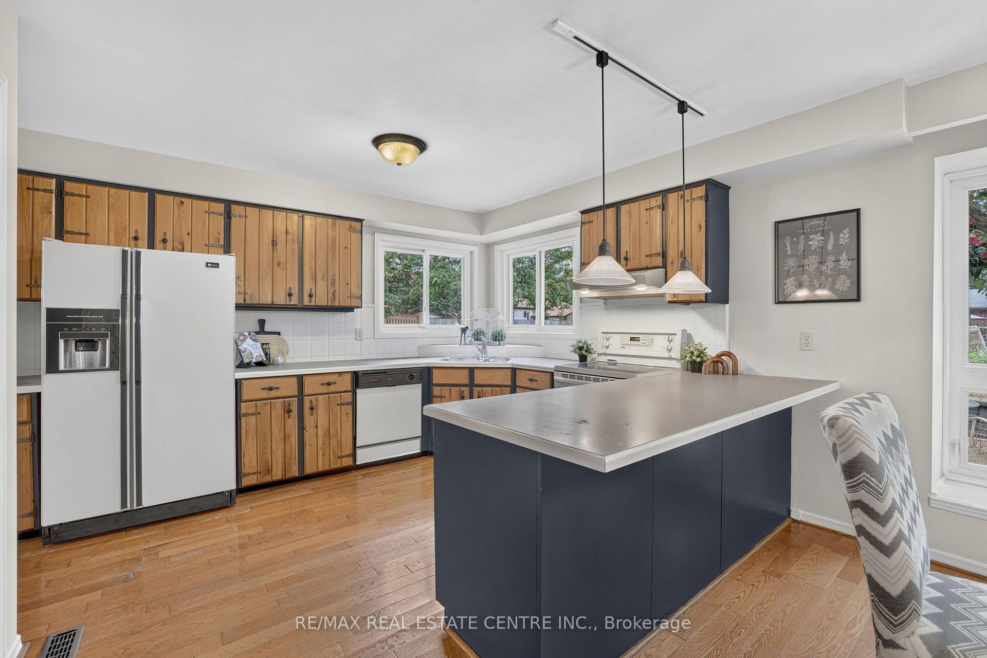 Photo 21 of 324 Hersey Crescent, Caledon, Bolton North — HOMEH