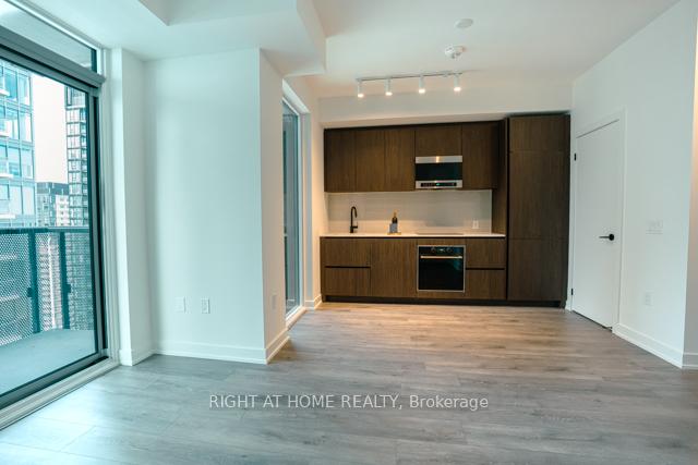 Photo 2 of Unit 3003, 117 Broadway Avenue, Toronto, Mount Pleasant West — HOMEH