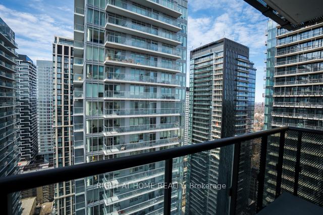 Photo 8 of Unit 3003, 117 Broadway Avenue, Toronto, Mount Pleasant West — HOMEH