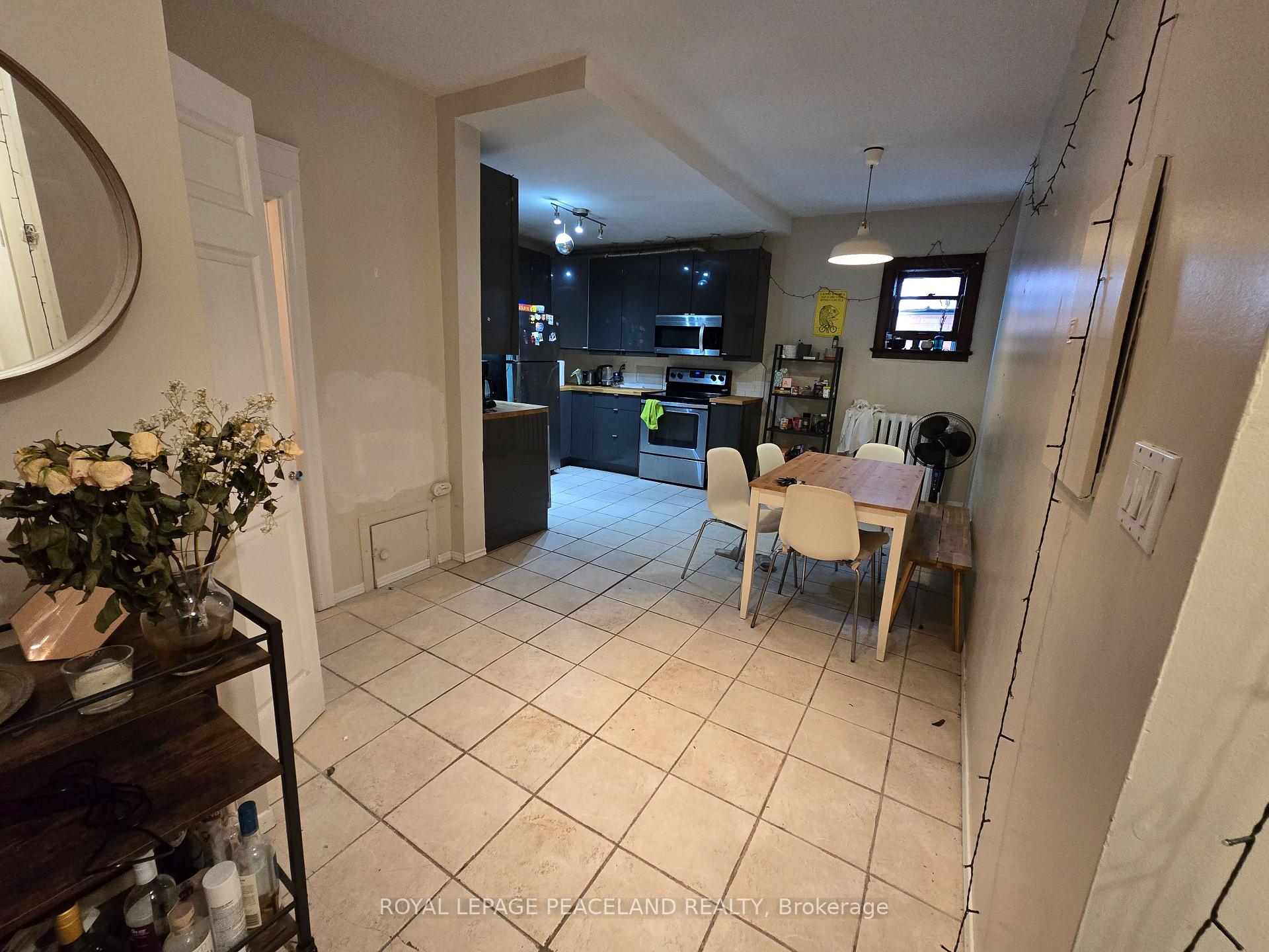 Photo 8 of Unit 2nd Flr, 61 Madison Avenue, Toronto, The Annex — HOMEH