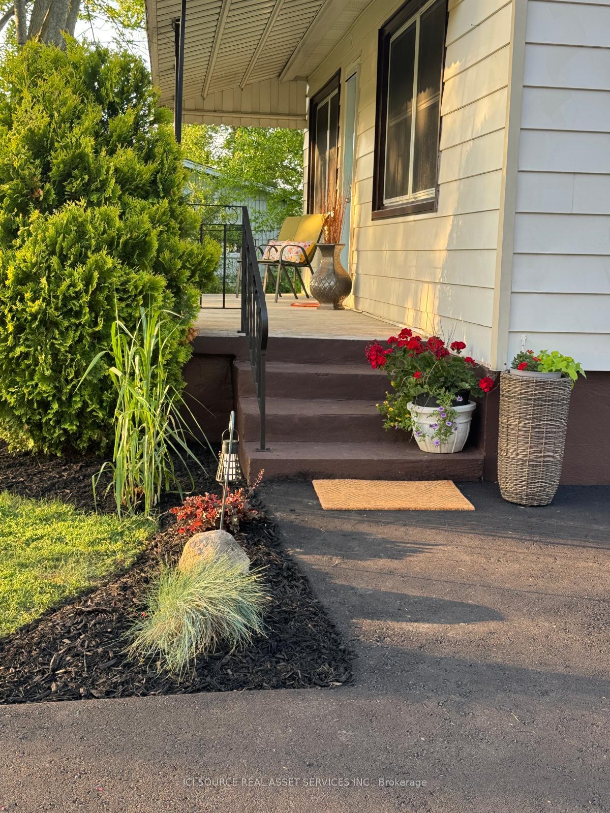 Photo 2 of 176 Kingsway Street, Welland, Dain City — HOMEH