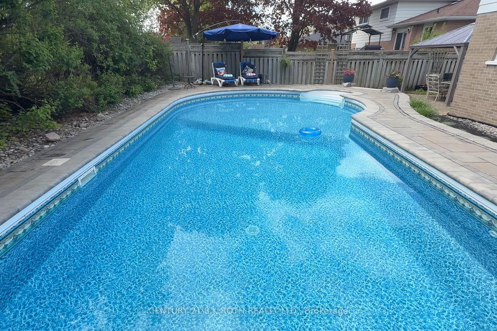 Photo 2 of 15 Glenecho Drive, Barrie, Grove East — HOMEH