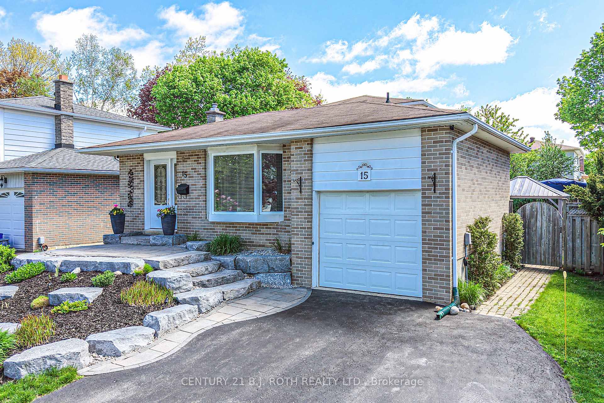 Photo 4 of 15 Glenecho Drive, Barrie, Grove East — HOMEH