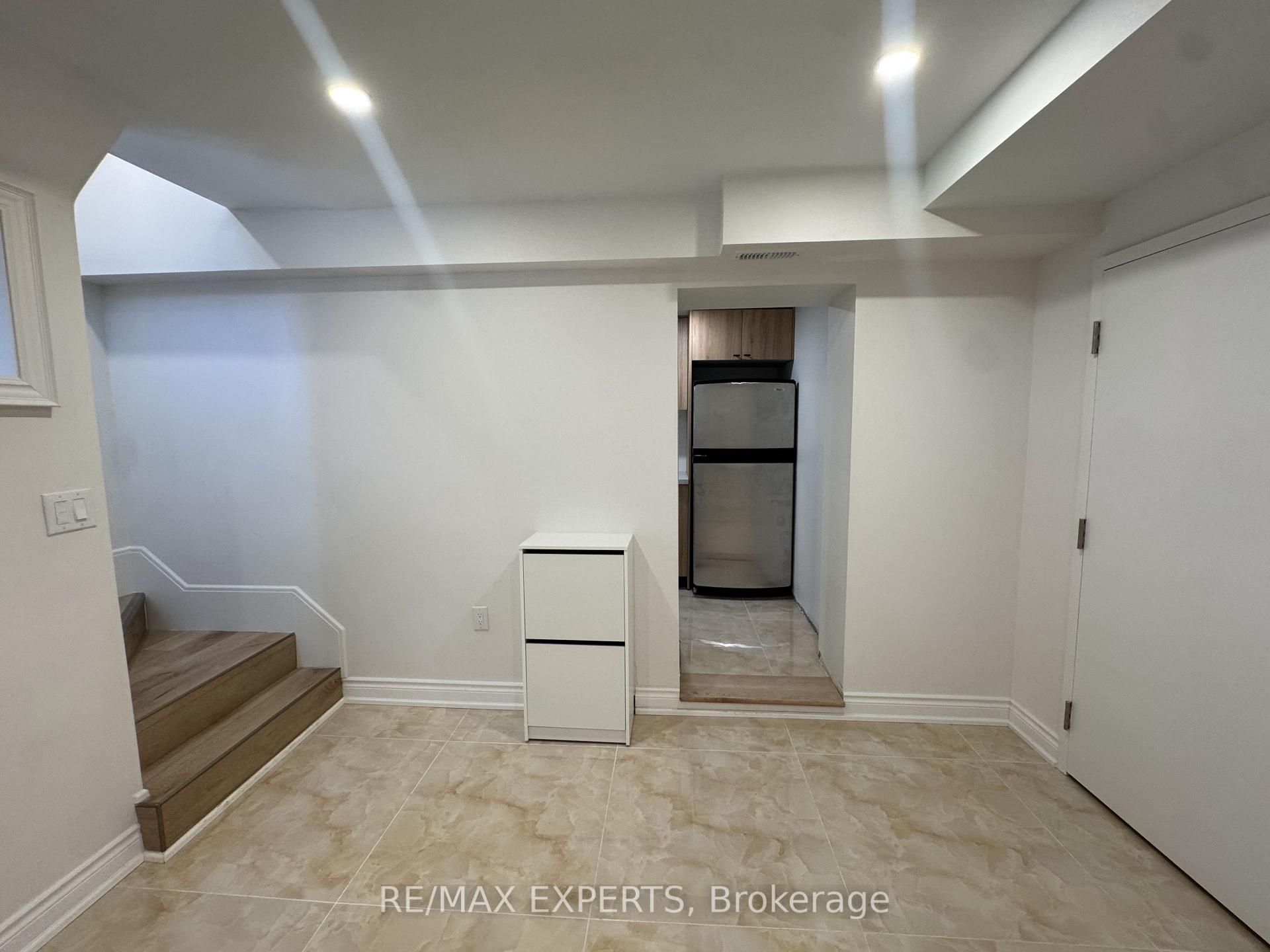 Photo 3 of Unit Unit B Basement, 209 Ridge Road, Caledon, Bolton West — HOMEH