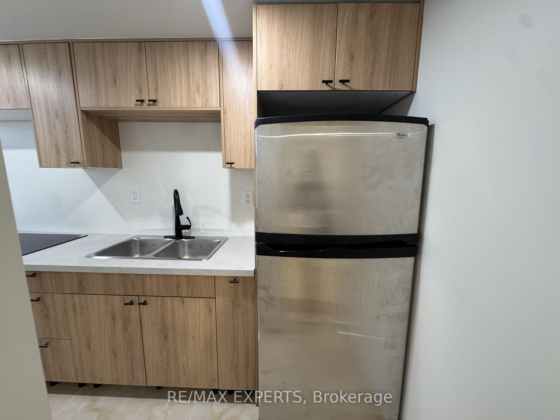 Photo 6 of Unit Unit B Basement, 209 Ridge Road, Caledon, Bolton West — HOMEH