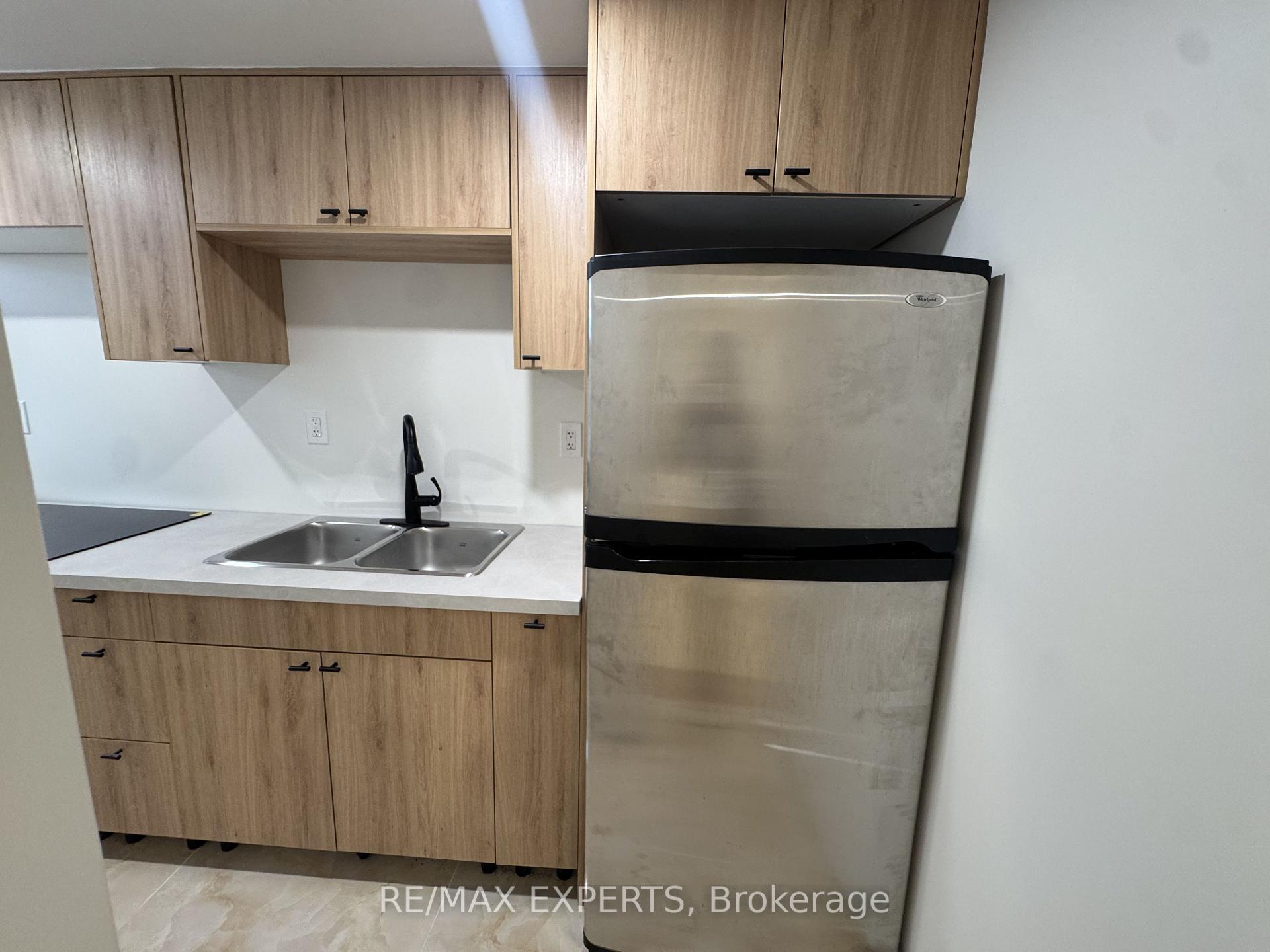 Photo 8 of Unit Unit B Basement, 209 Ridge Road, Caledon, Bolton West — HOMEH