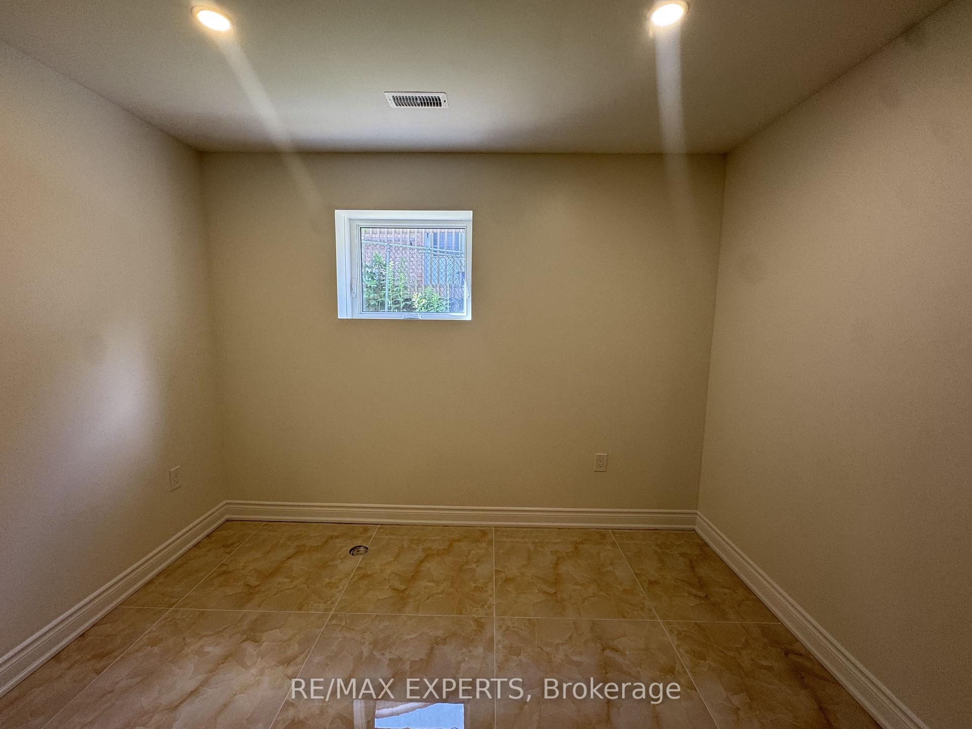 Photo 11 of Unit Unit B Basement, 209 Ridge Road, Caledon, Bolton West — HOMEH