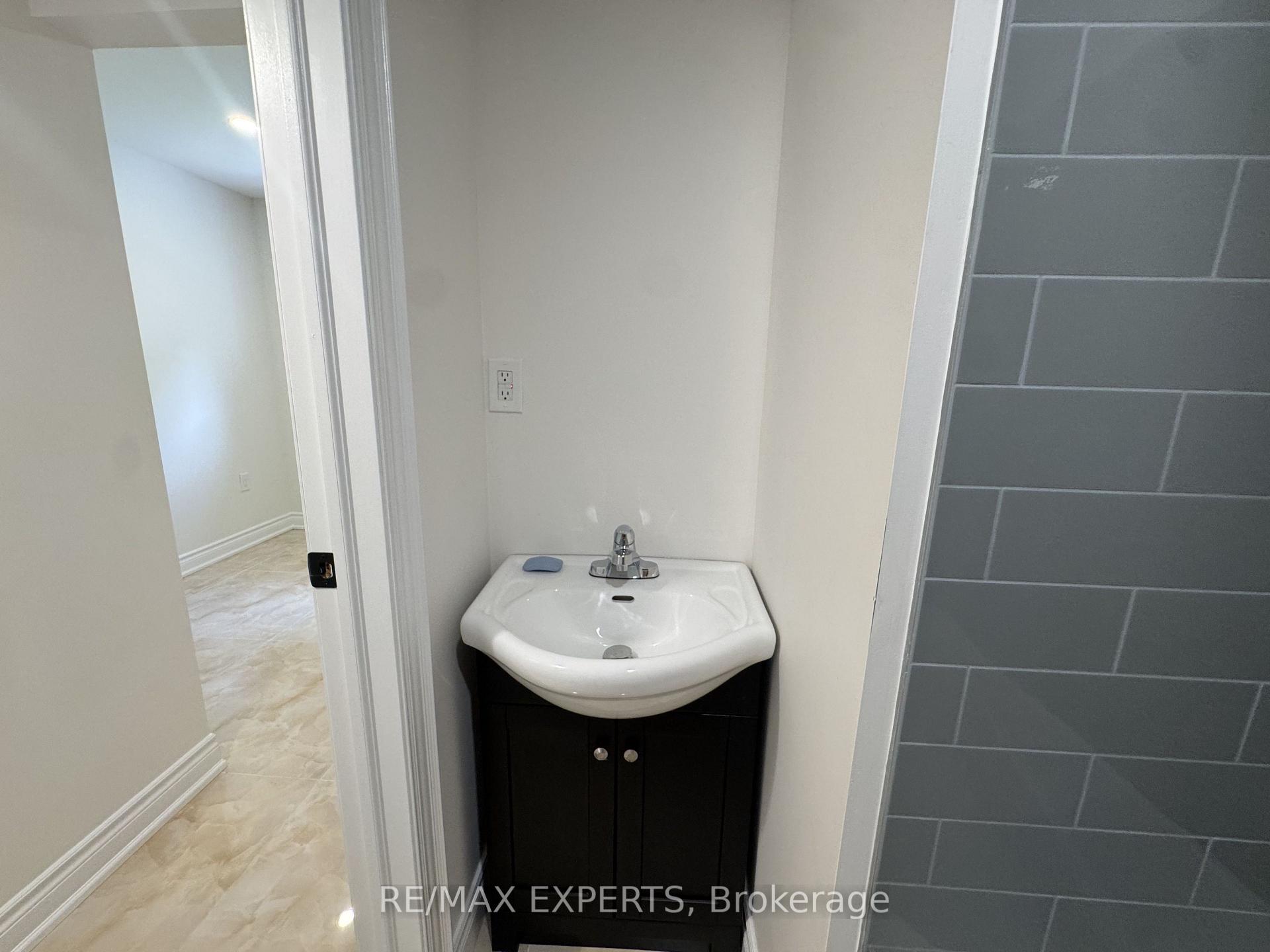 Photo 14 of Unit Unit B Basement, 209 Ridge Road, Caledon, Bolton West — HOMEH