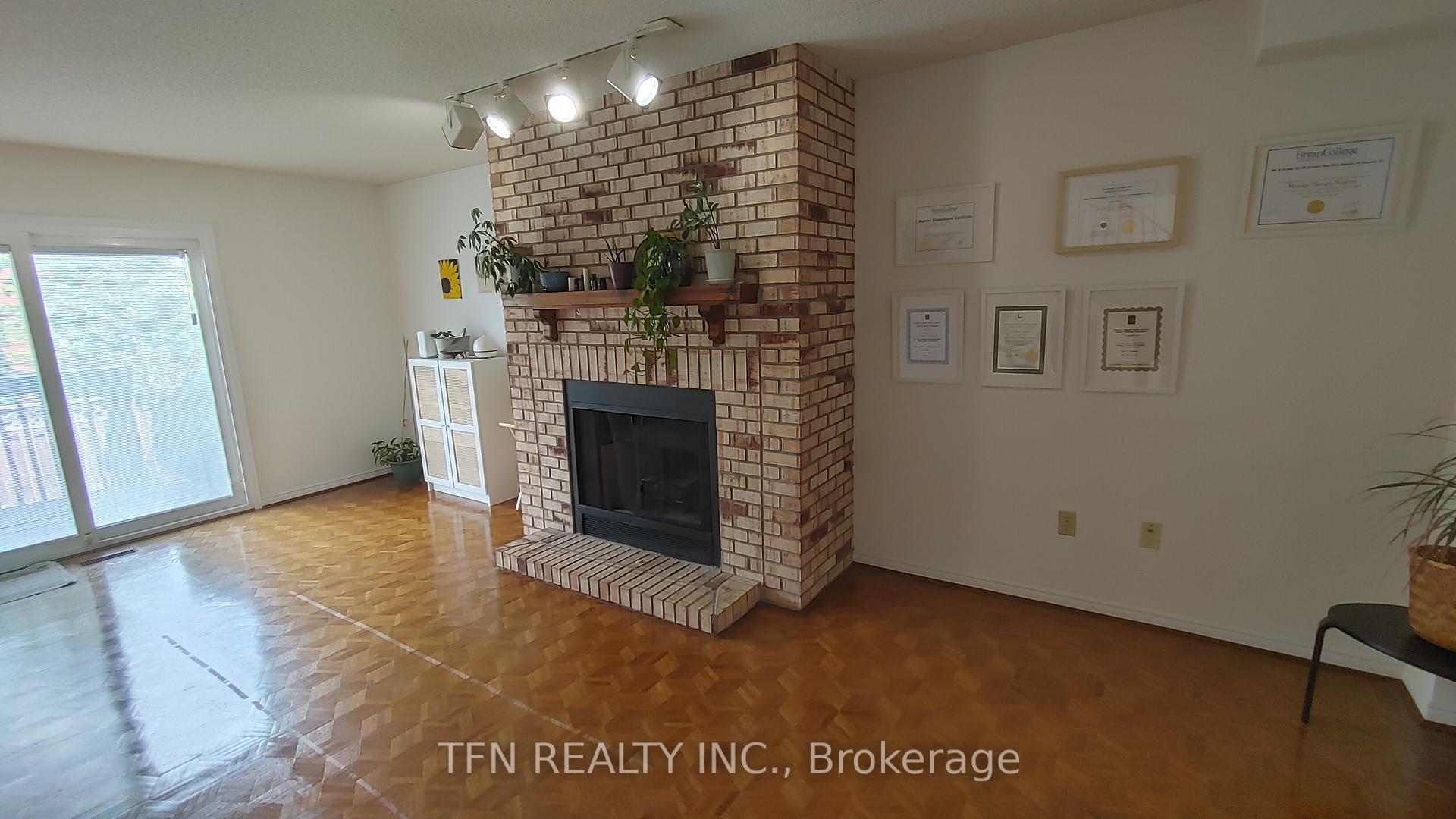 Photo 7 of 112 Trafalgar Square, Vaughan, Uplands — HOMEH