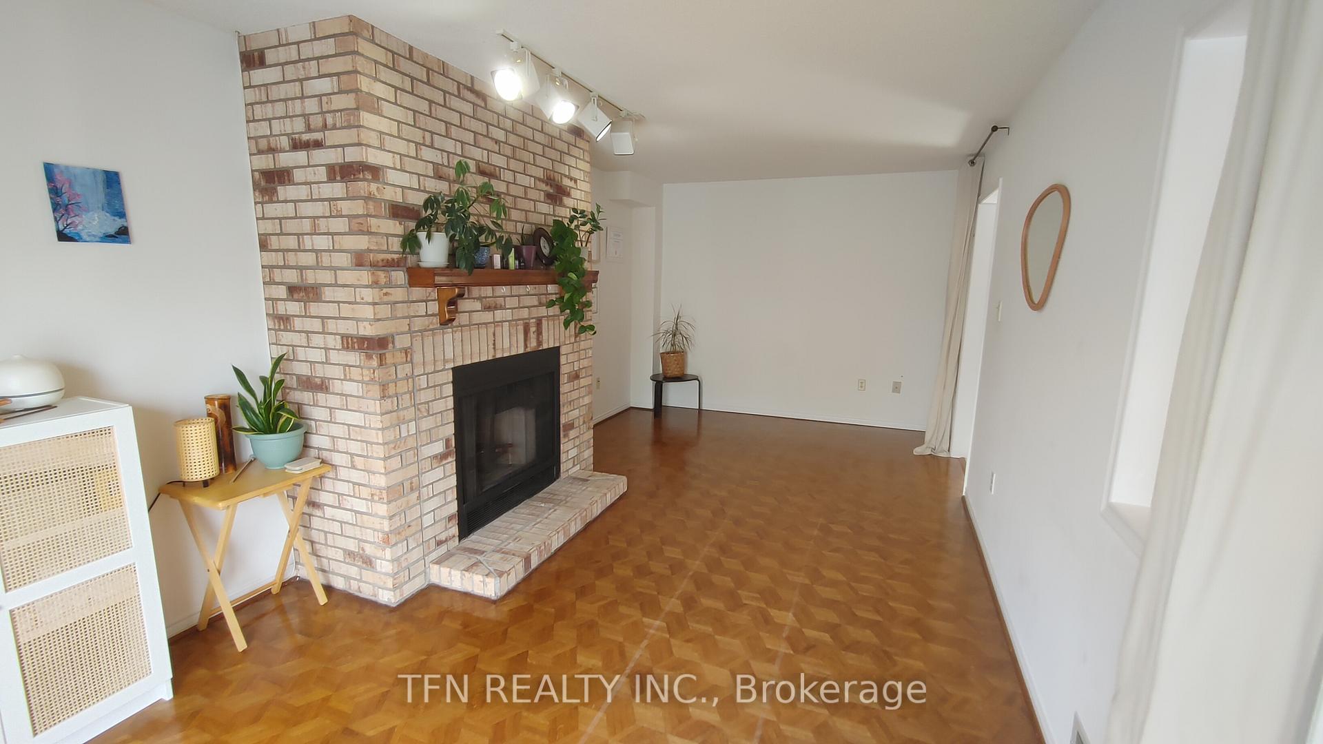 Photo 8 of 112 Trafalgar Square, Vaughan, Uplands — HOMEH