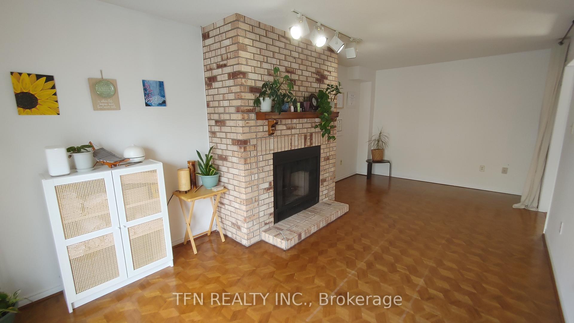 Photo 9 of 112 Trafalgar Square, Vaughan, Uplands — HOMEH