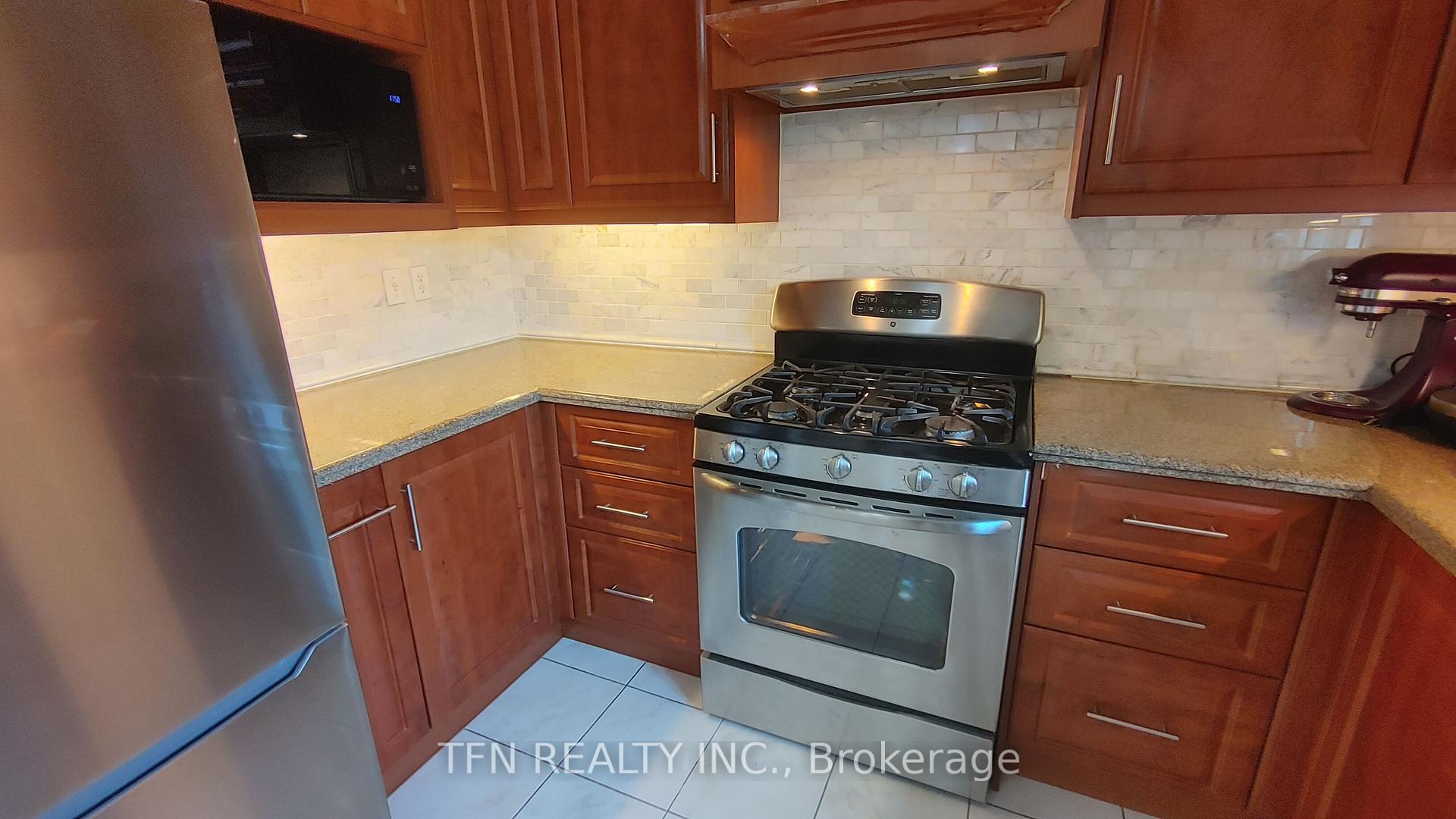 Photo 14 of 112 Trafalgar Square, Vaughan, Uplands — HOMEH