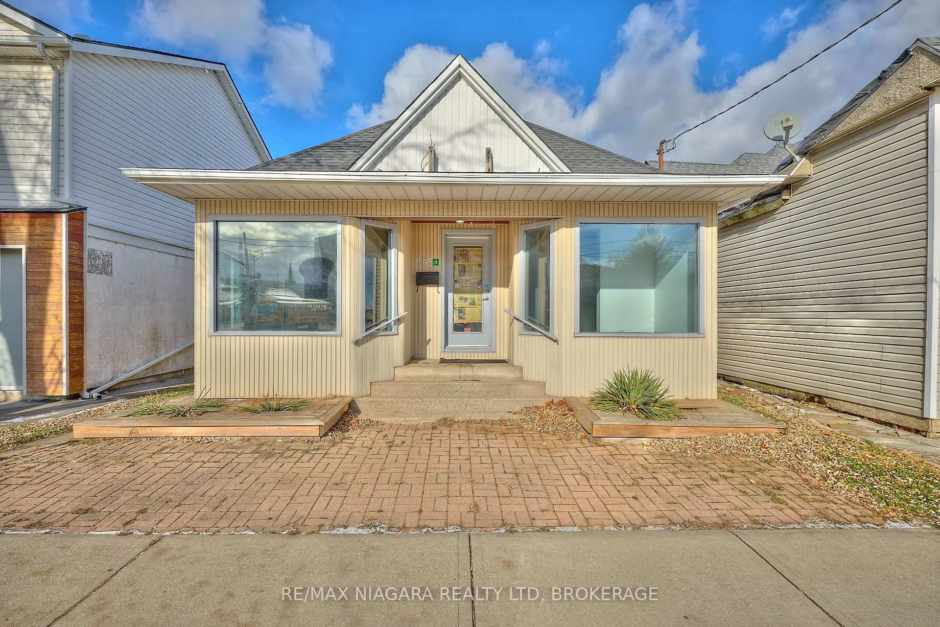 Photo 2 of 105A Welland Avenue, St. Catharines, Downtown — HOMEH