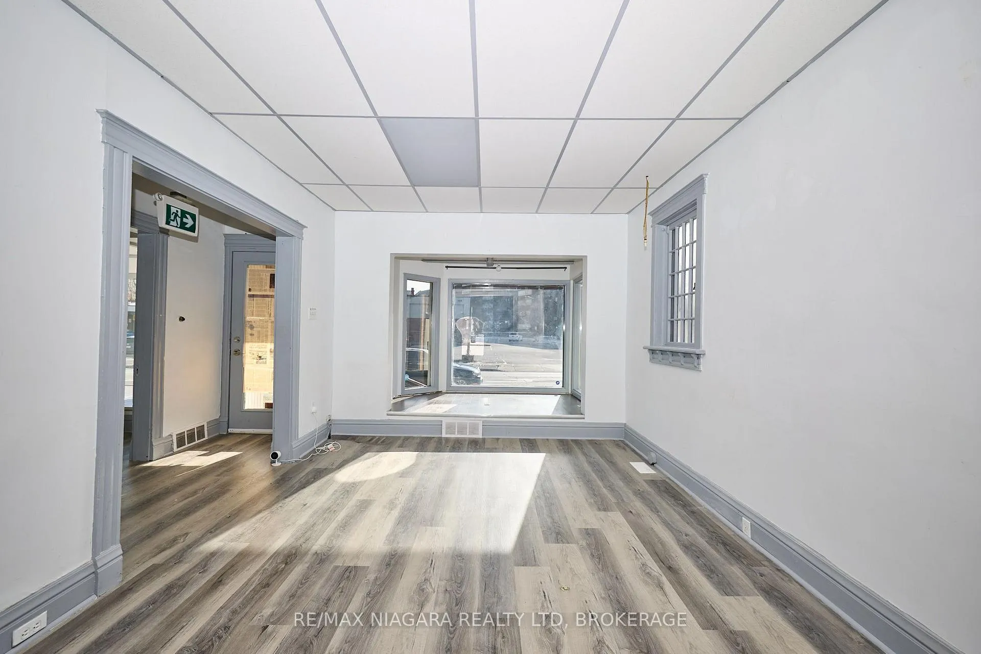 Photo 8 of 105A Welland Avenue, St. Catharines, Downtown — HOMEH