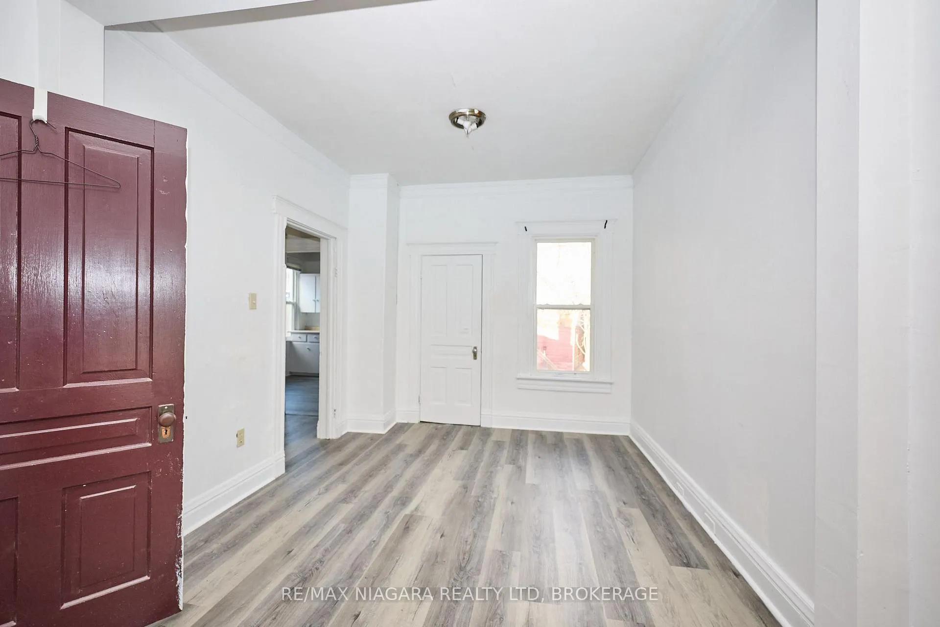 Photo 9 of 105A Welland Avenue, St. Catharines, Downtown — HOMEH