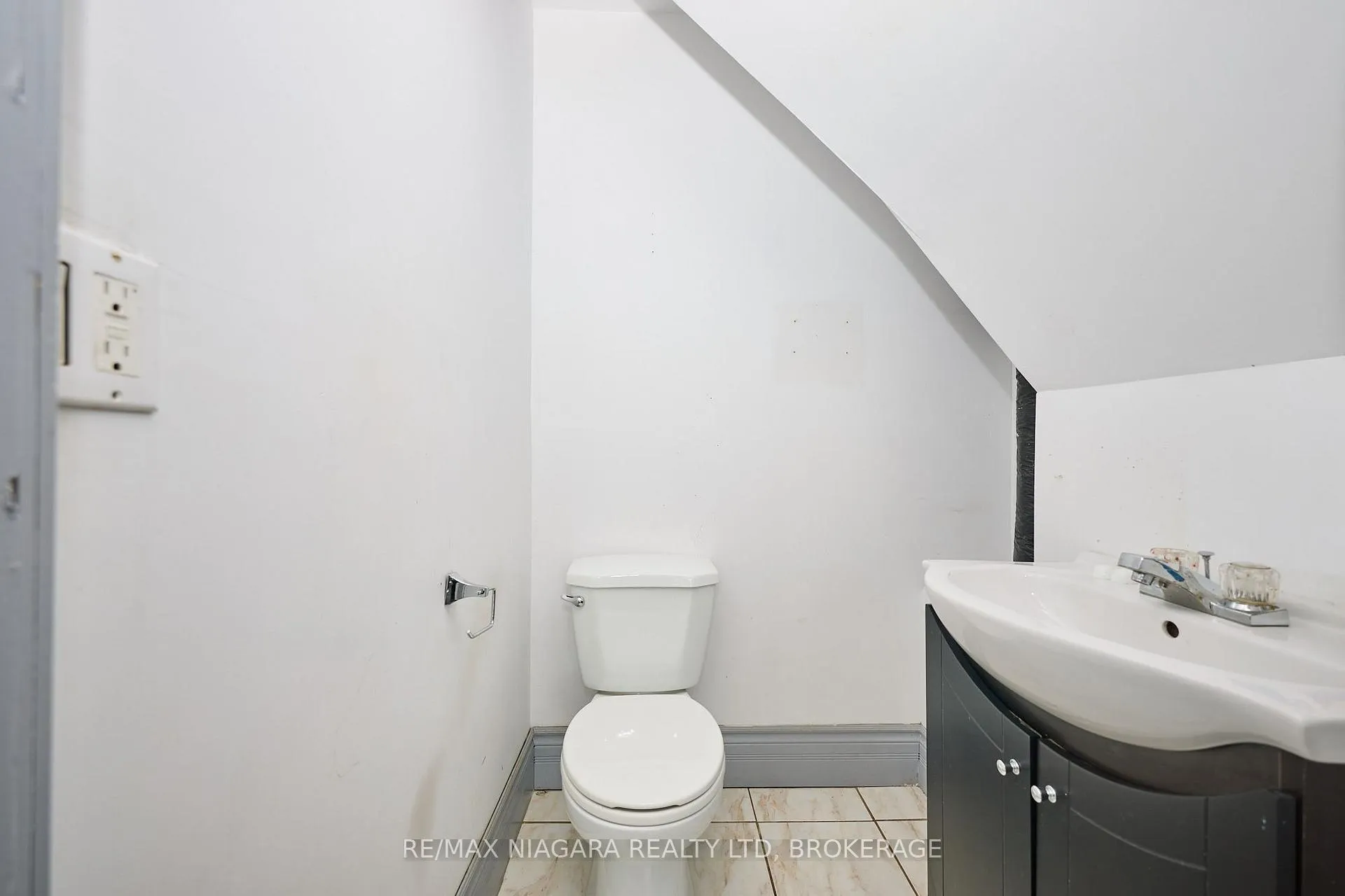 Photo 12 of 105A Welland Avenue, St. Catharines, Downtown — HOMEH