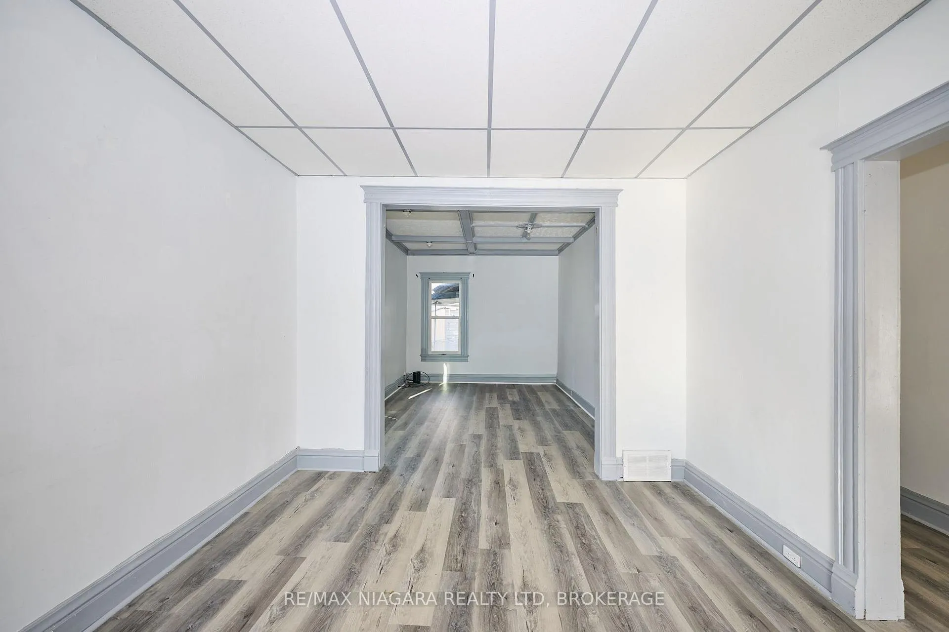 Photo 14 of 105A Welland Avenue, St. Catharines, Downtown — HOMEH