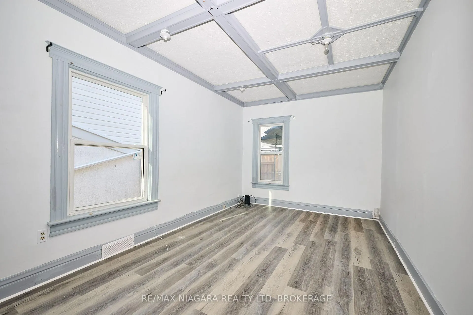 Photo 17 of 105A Welland Avenue, St. Catharines, Downtown — HOMEH