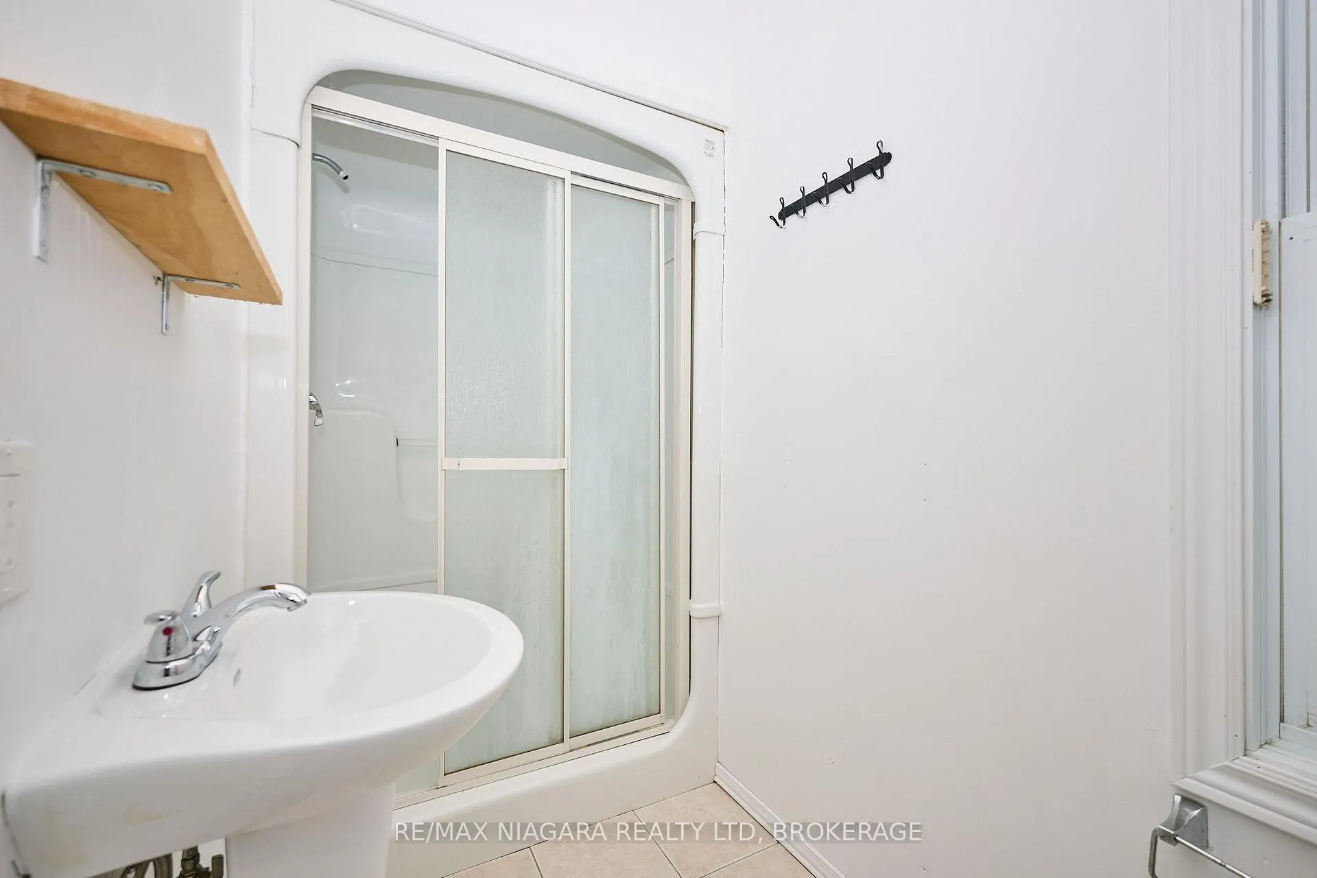 Photo 19 of 105A Welland Avenue, St. Catharines, Downtown — HOMEH