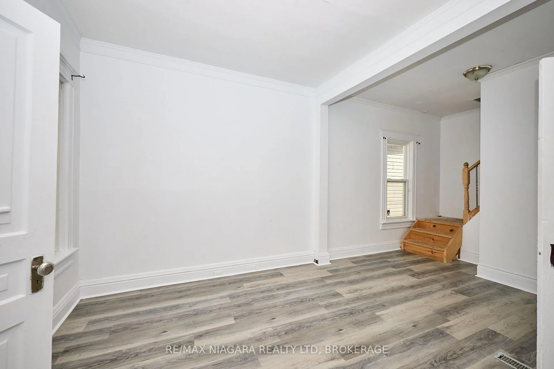 Photo 21 of 105A Welland Avenue, St. Catharines, Downtown — HOMEH