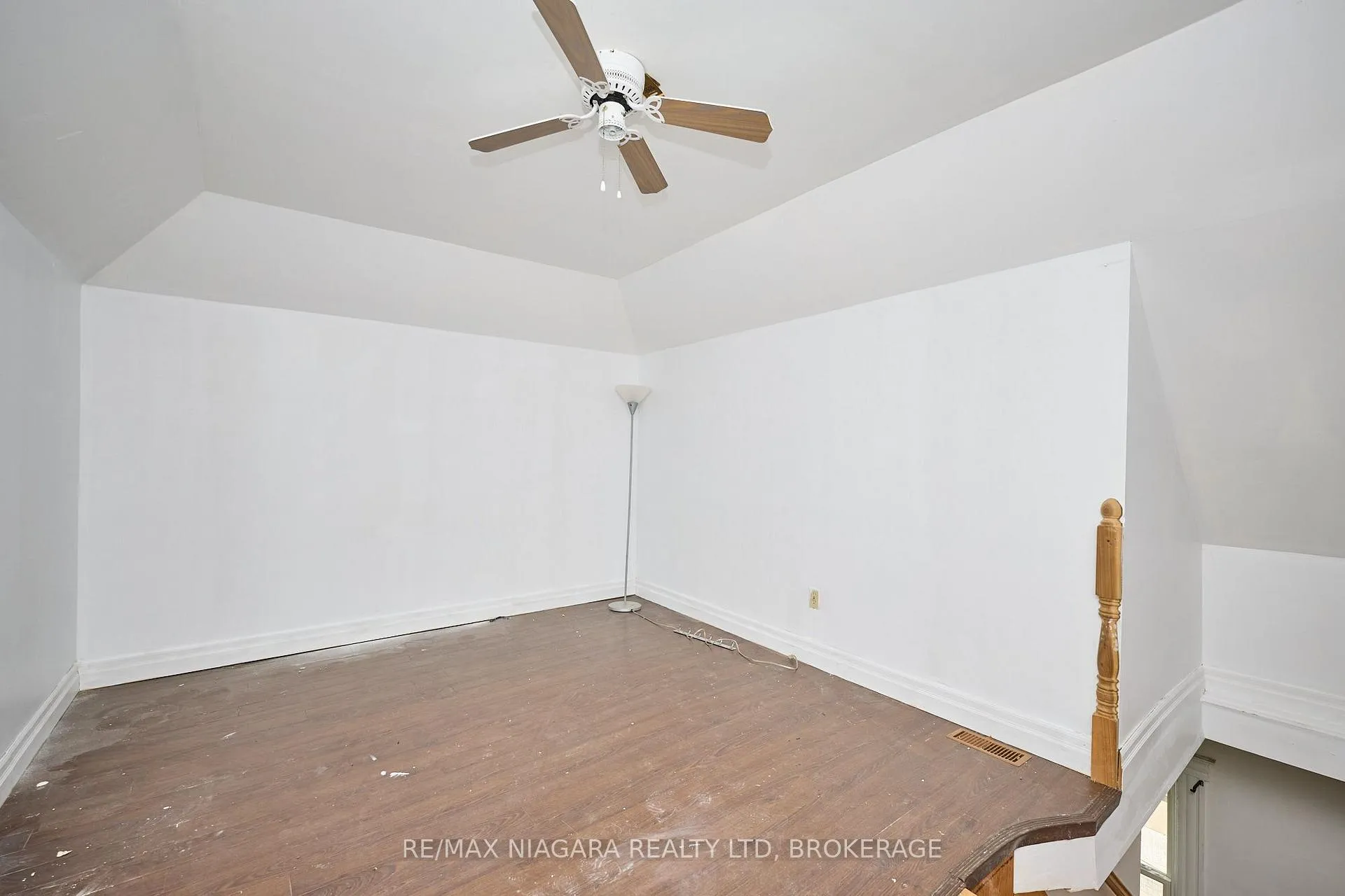 Photo 22 of 105A Welland Avenue, St. Catharines, Downtown — HOMEH