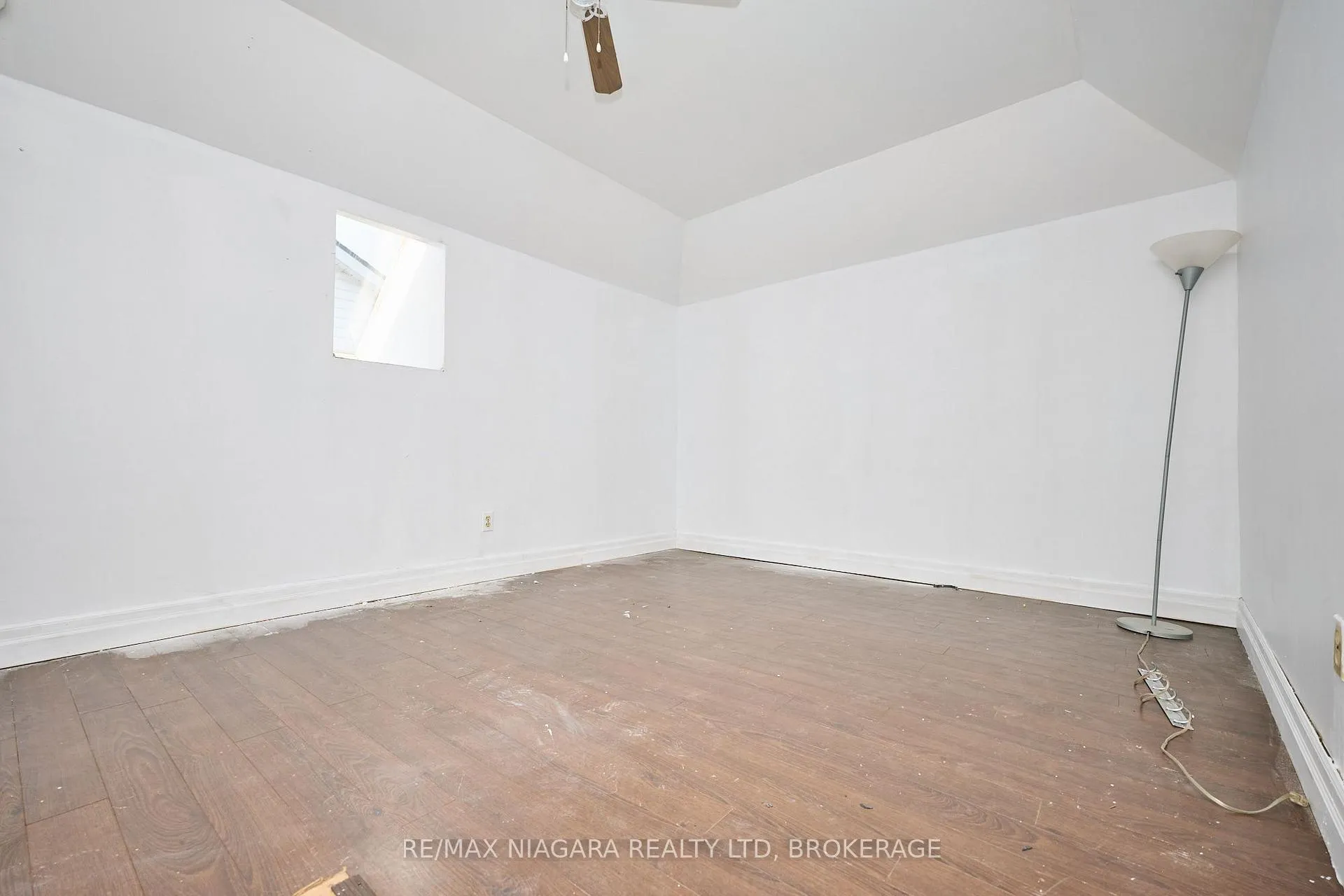Photo 23 of 105A Welland Avenue, St. Catharines, Downtown — HOMEH