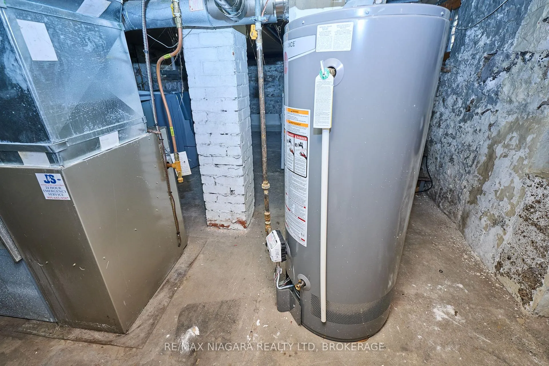 Photo 24 of 105A Welland Avenue, St. Catharines, Downtown — HOMEH