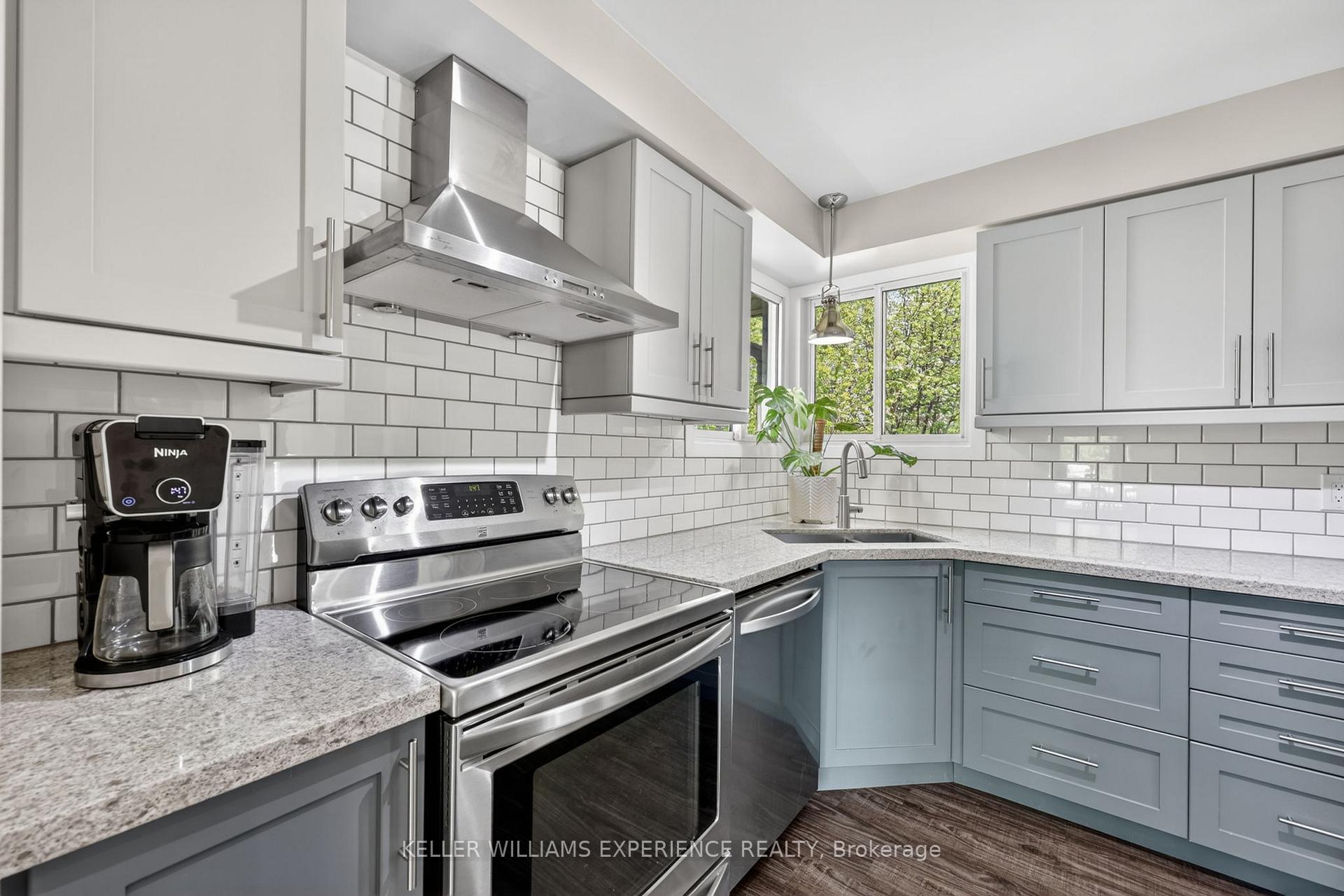 Photo 6 of 5 Atwood Court, Barrie, Letitia Heights — HOMEH