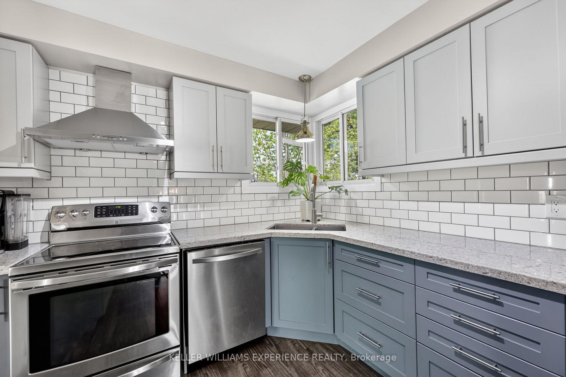 Photo 8 of 5 Atwood Court, Barrie, Letitia Heights — HOMEH