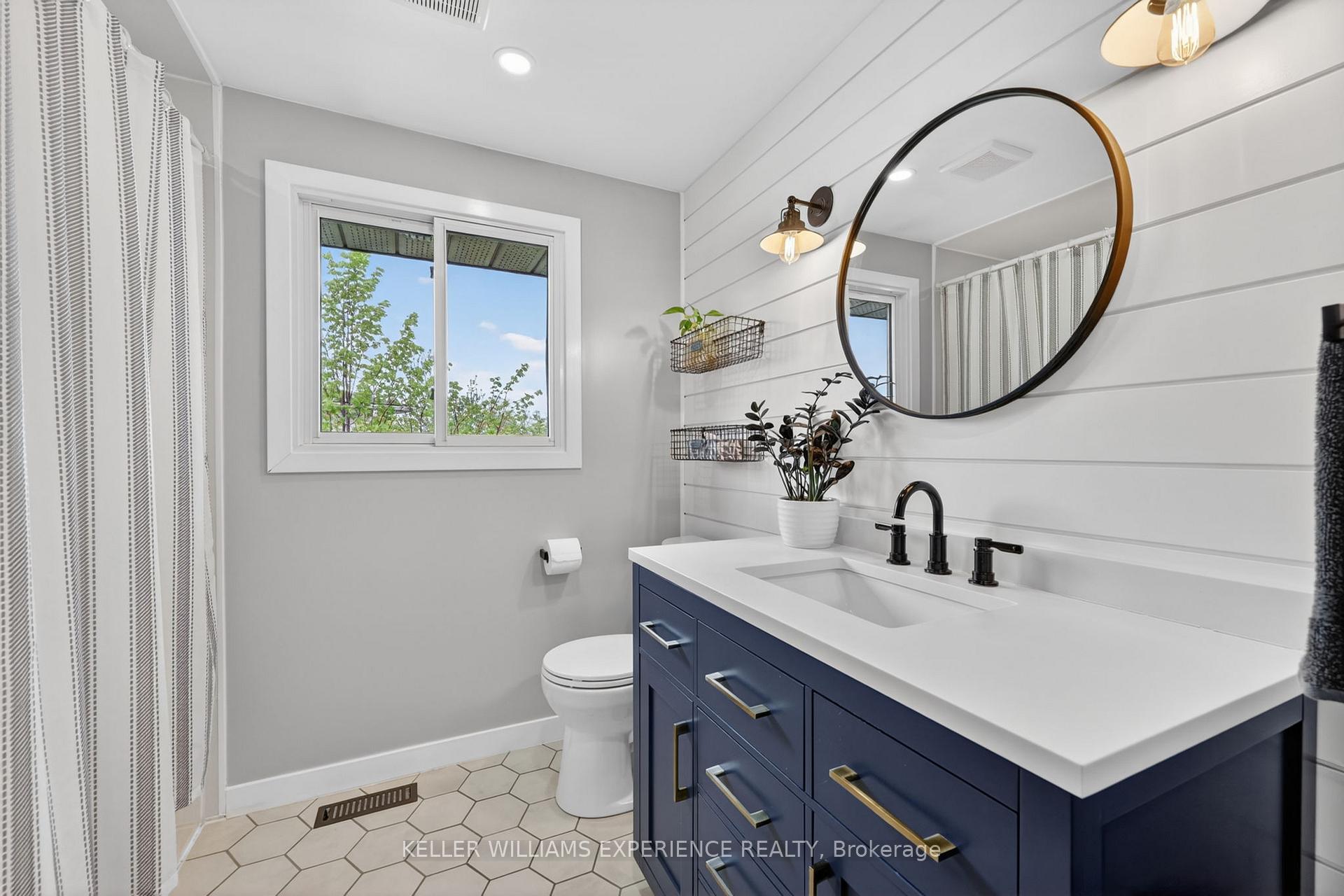Photo 18 of 5 Atwood Court, Barrie, Letitia Heights — HOMEH