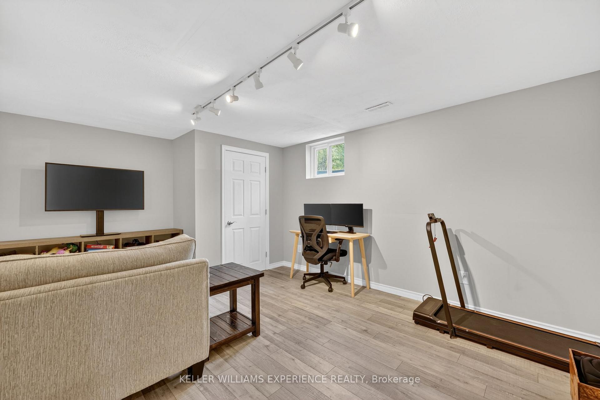 Photo 23 of 5 Atwood Court, Barrie, Letitia Heights — HOMEH