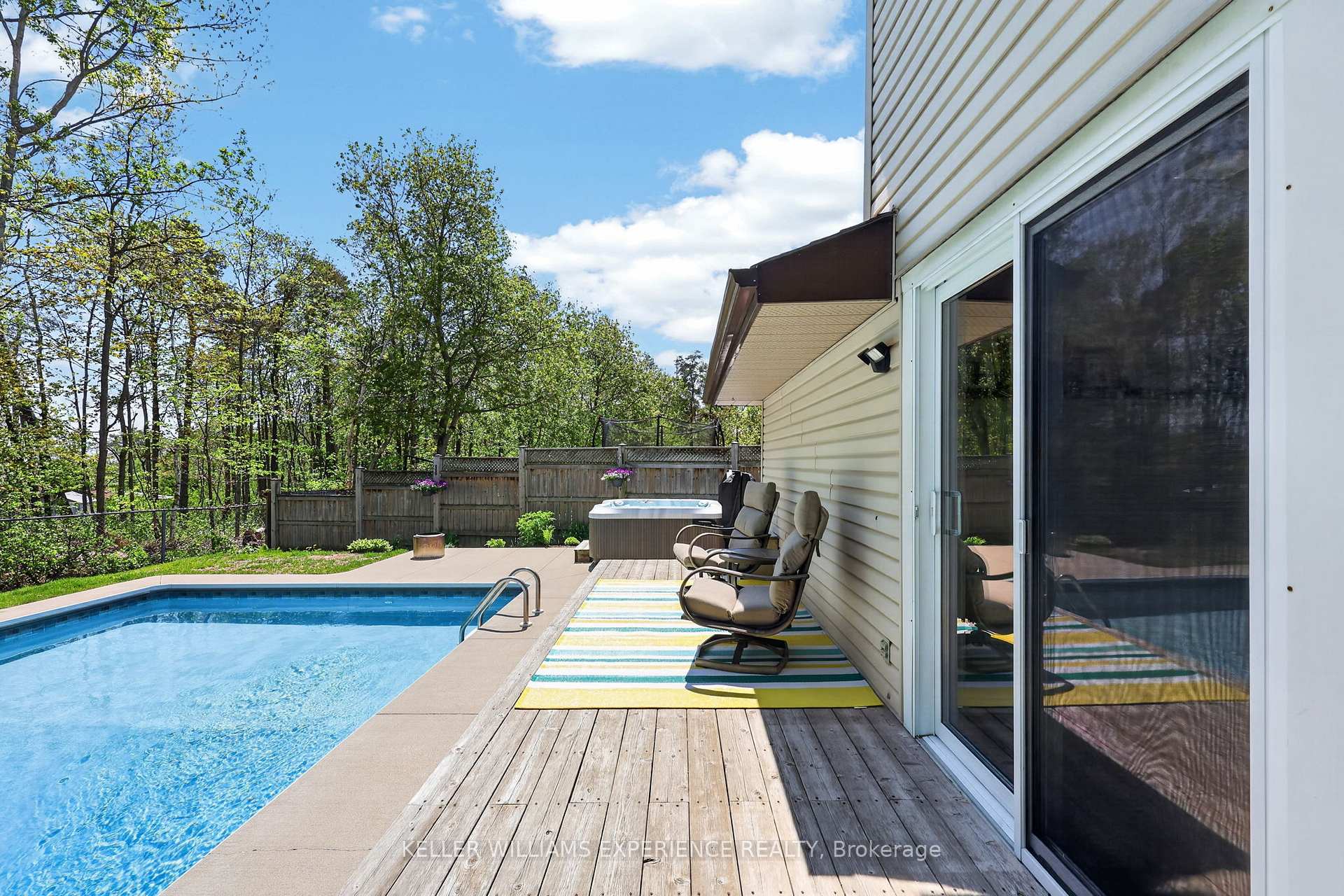 Photo 24 of 5 Atwood Court, Barrie, Letitia Heights — HOMEH