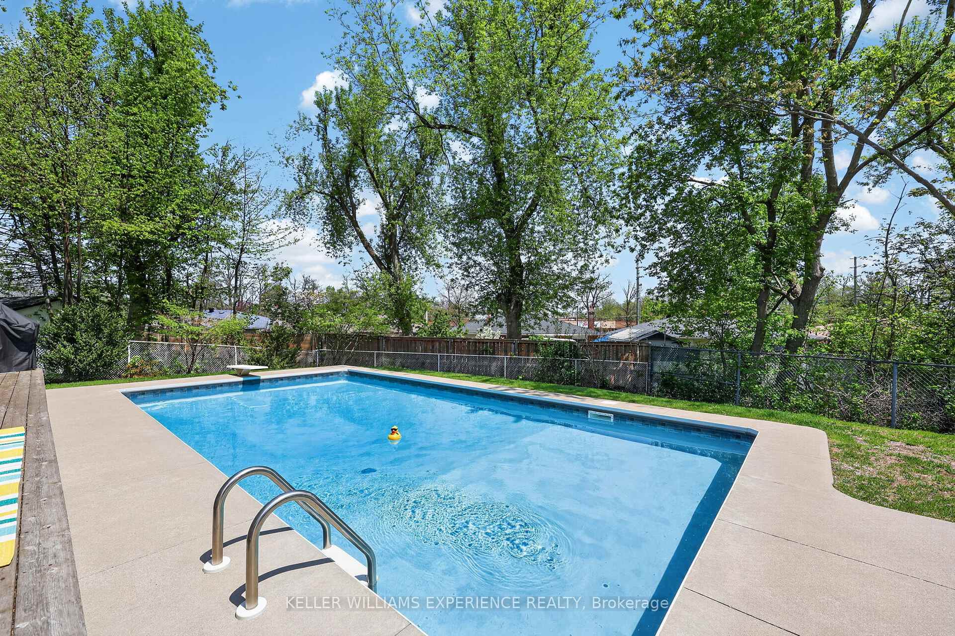 Photo 25 of 5 Atwood Court, Barrie, Letitia Heights — HOMEH