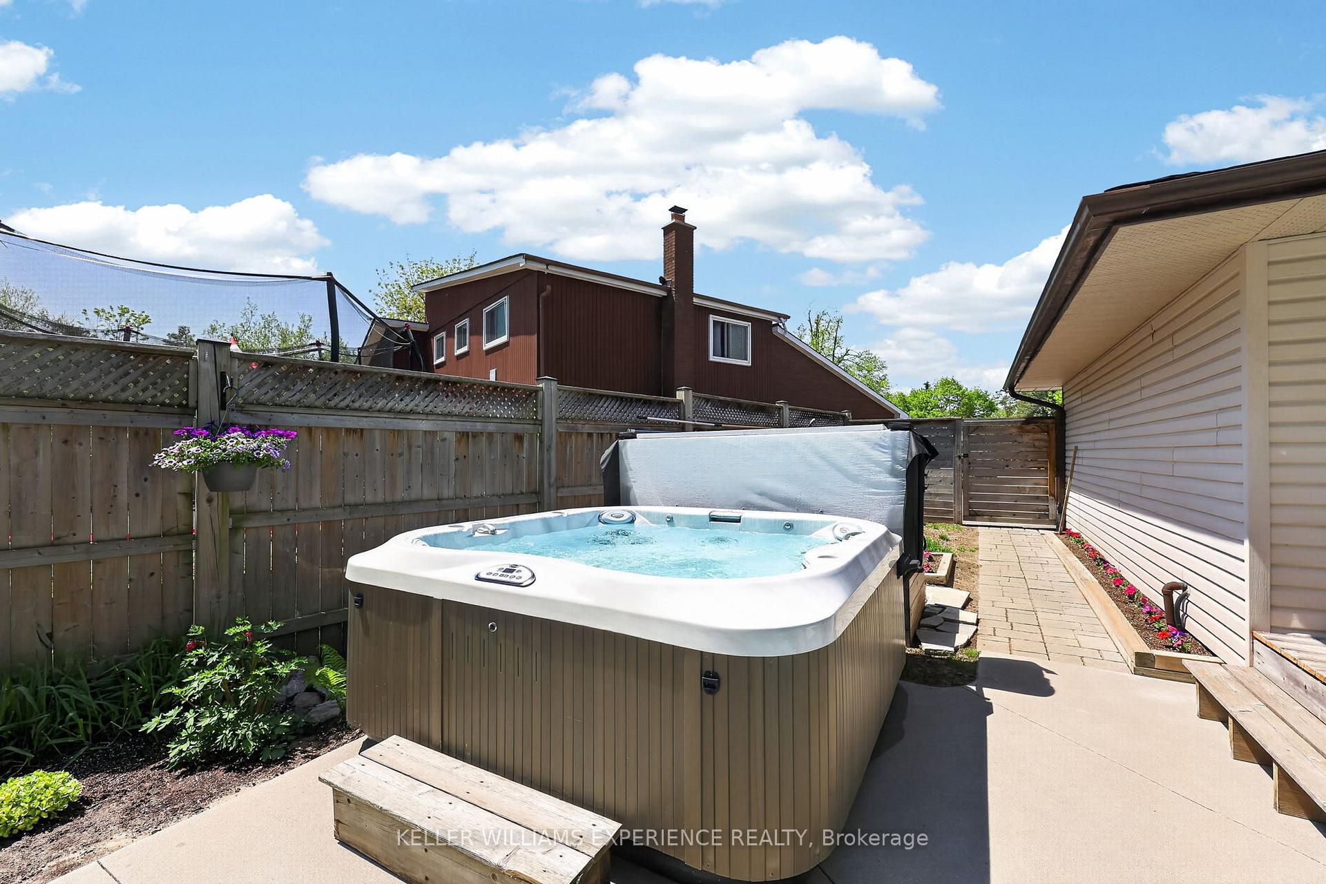Photo 26 of 5 Atwood Court, Barrie, Letitia Heights — HOMEH