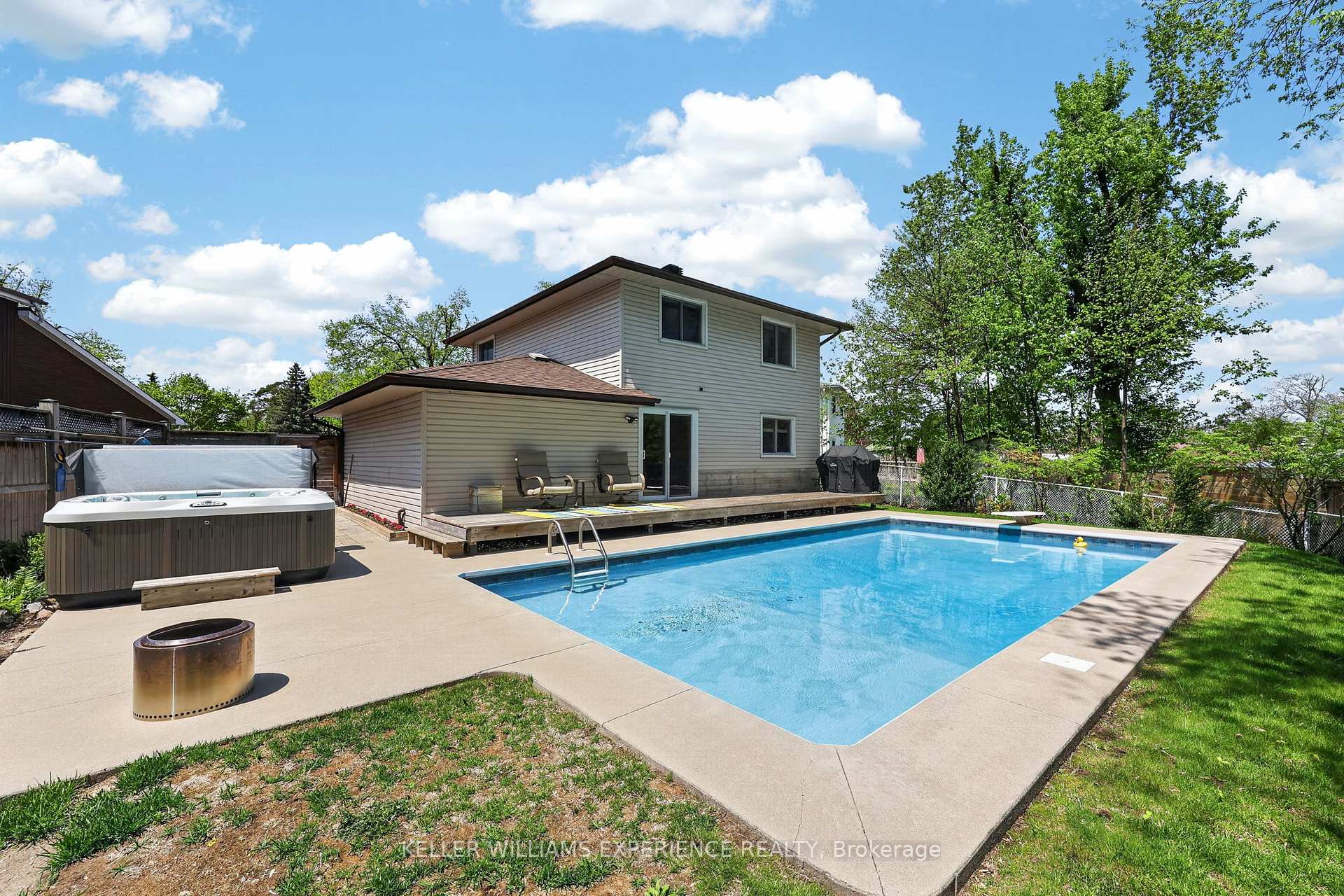 Photo 27 of 5 Atwood Court, Barrie, Letitia Heights — HOMEH